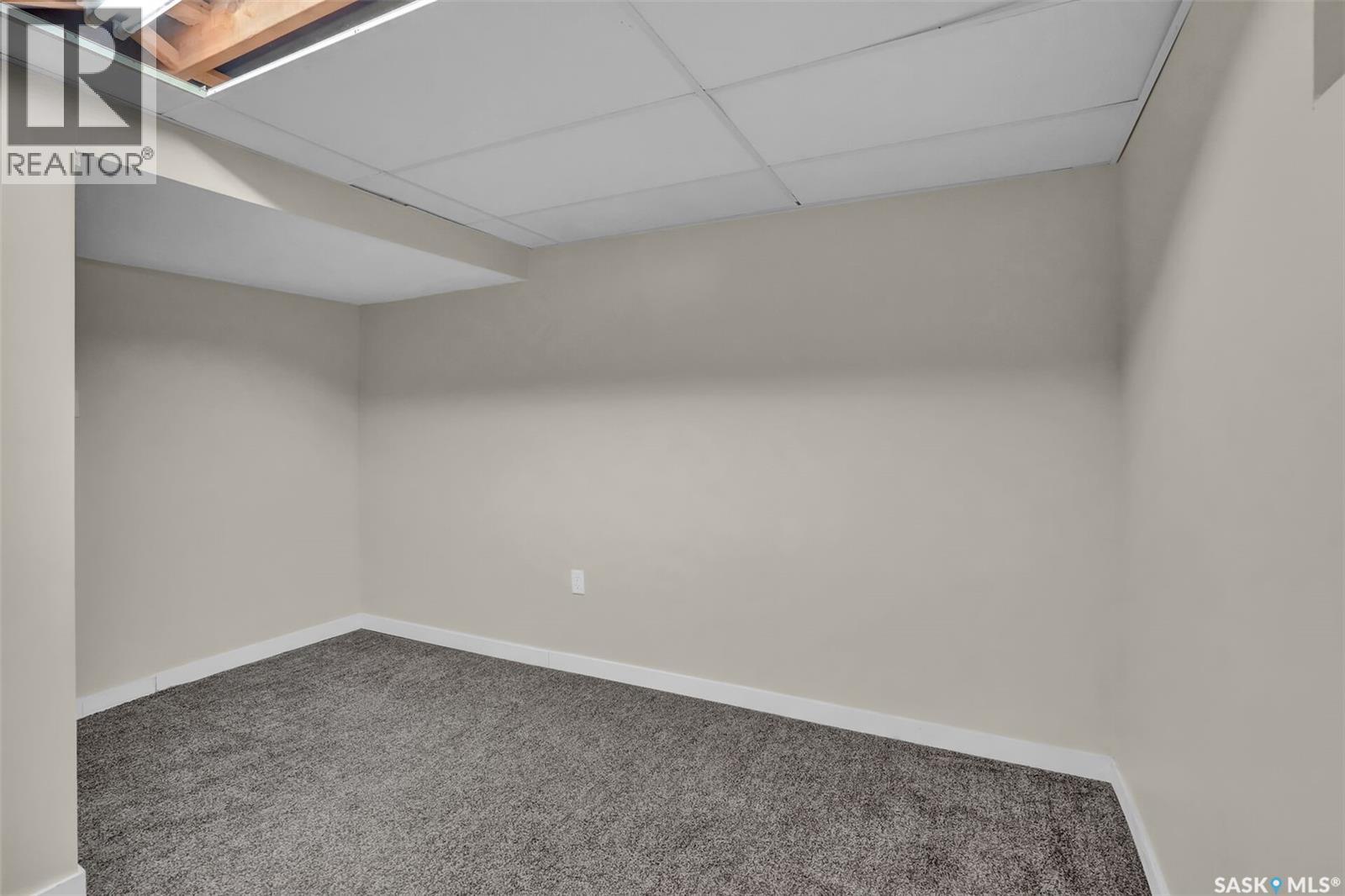 1830 Cowan CRESCENT - 26