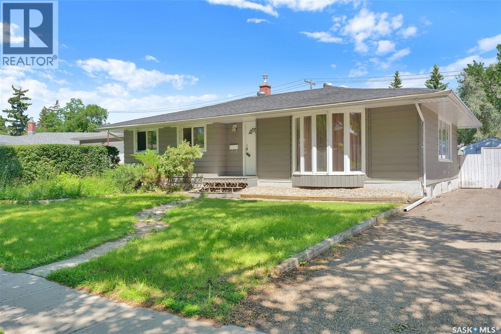 1830 Cowan CRESCENT - 3