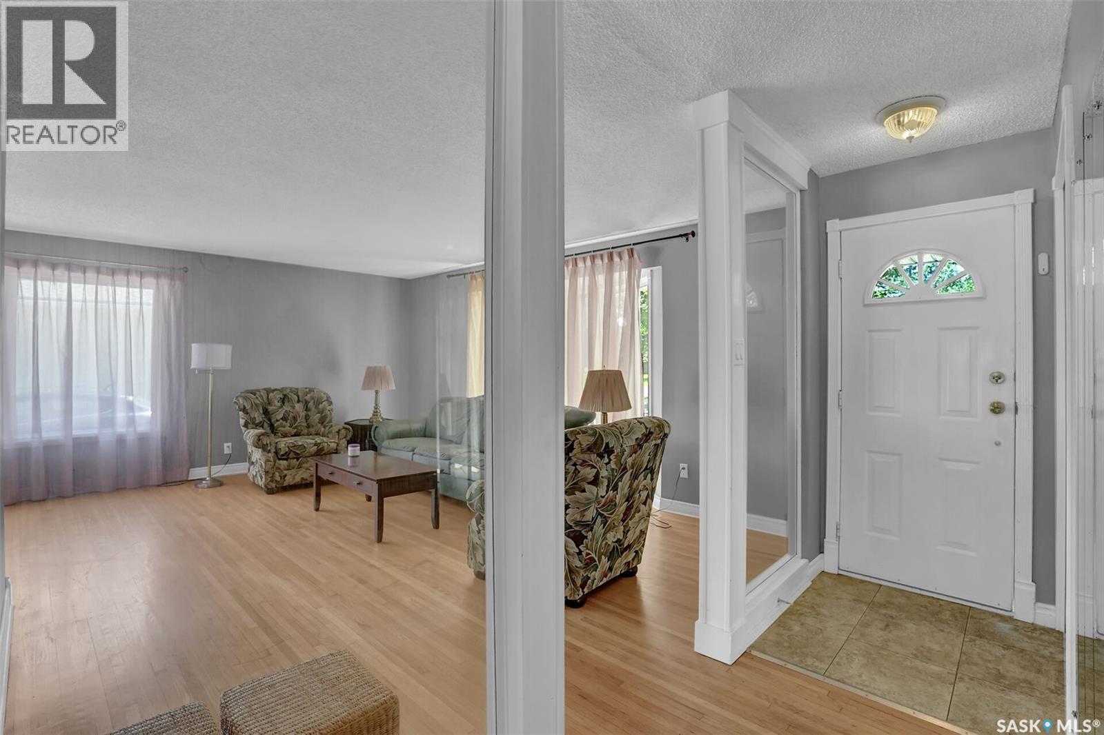 1830 Cowan CRESCENT - 4