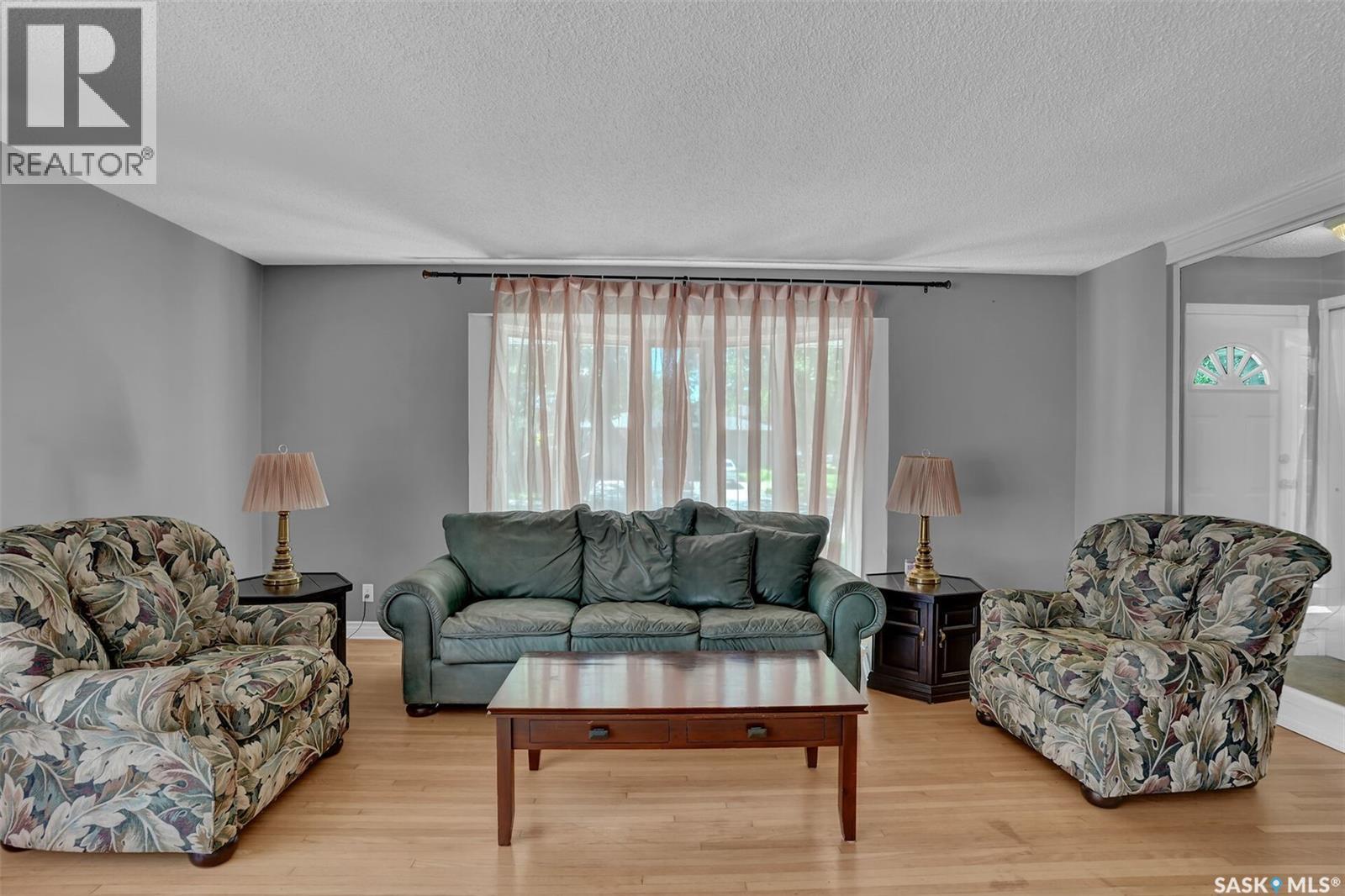 1830 Cowan CRESCENT - 5