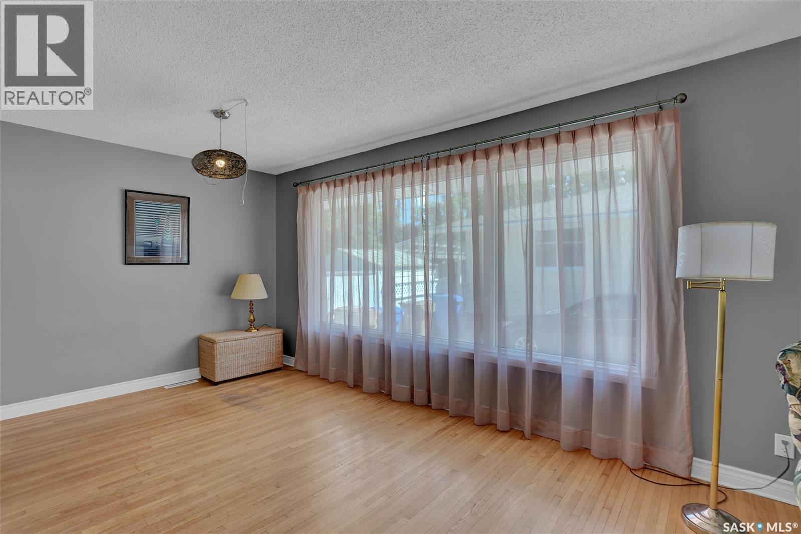 1830 Cowan CRESCENT - 6