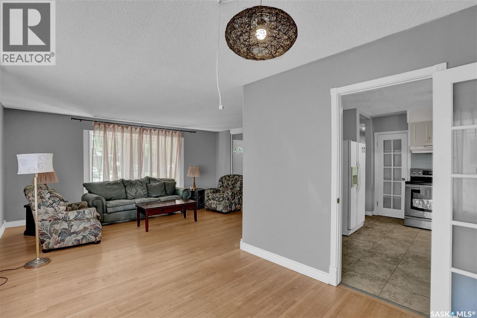 1830 Cowan CRESCENT - 7