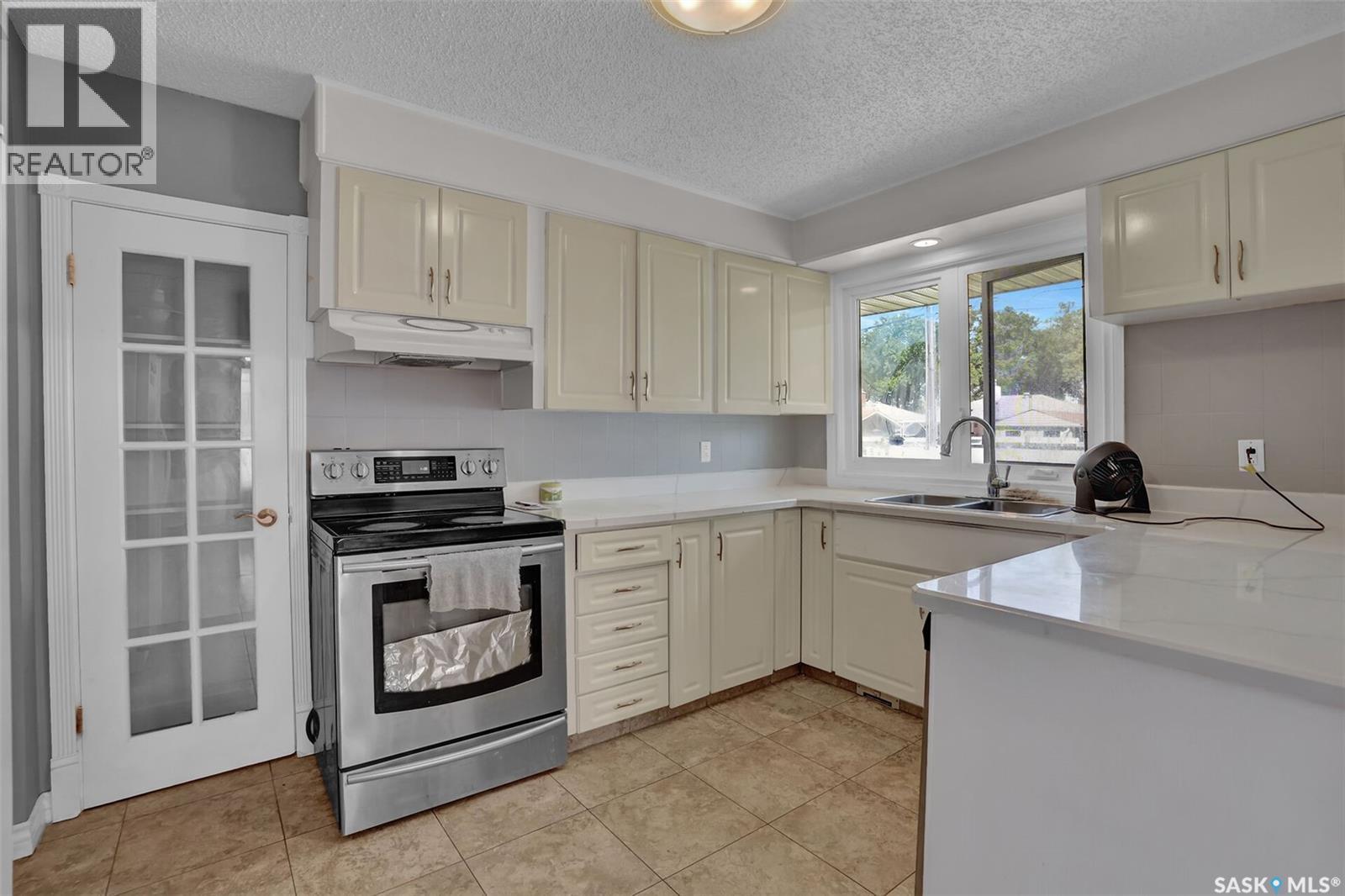 1830 Cowan CRESCENT - 8