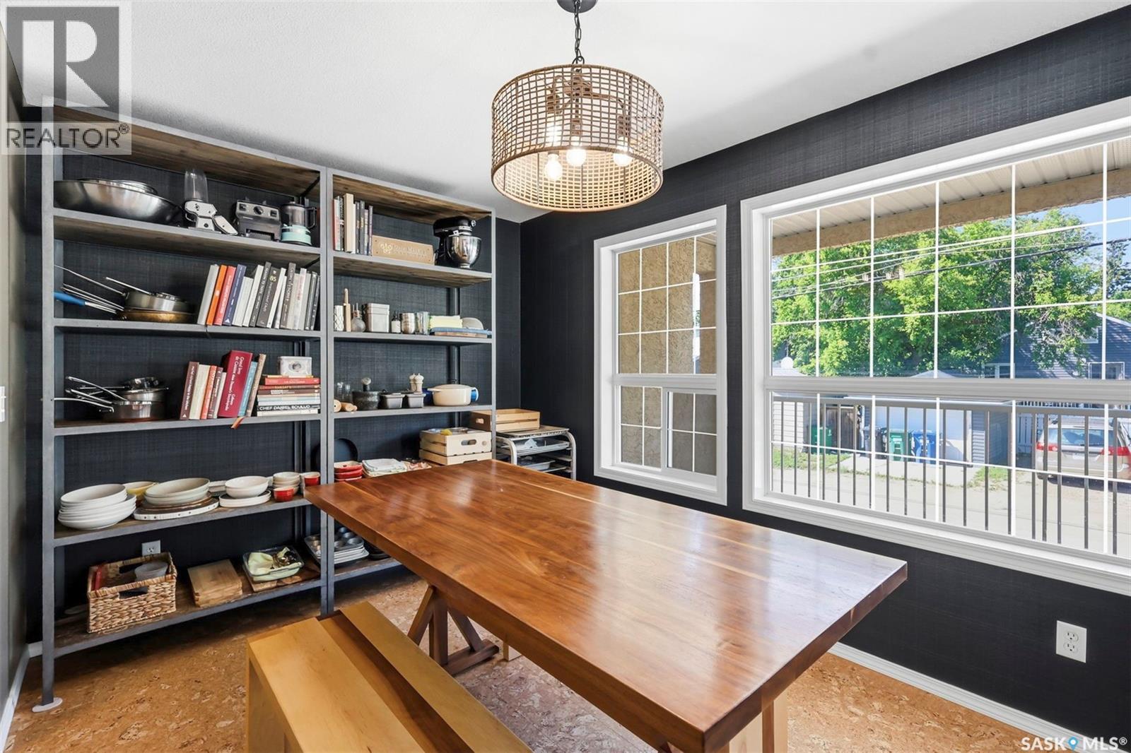 #905D 9th STREET E - 10