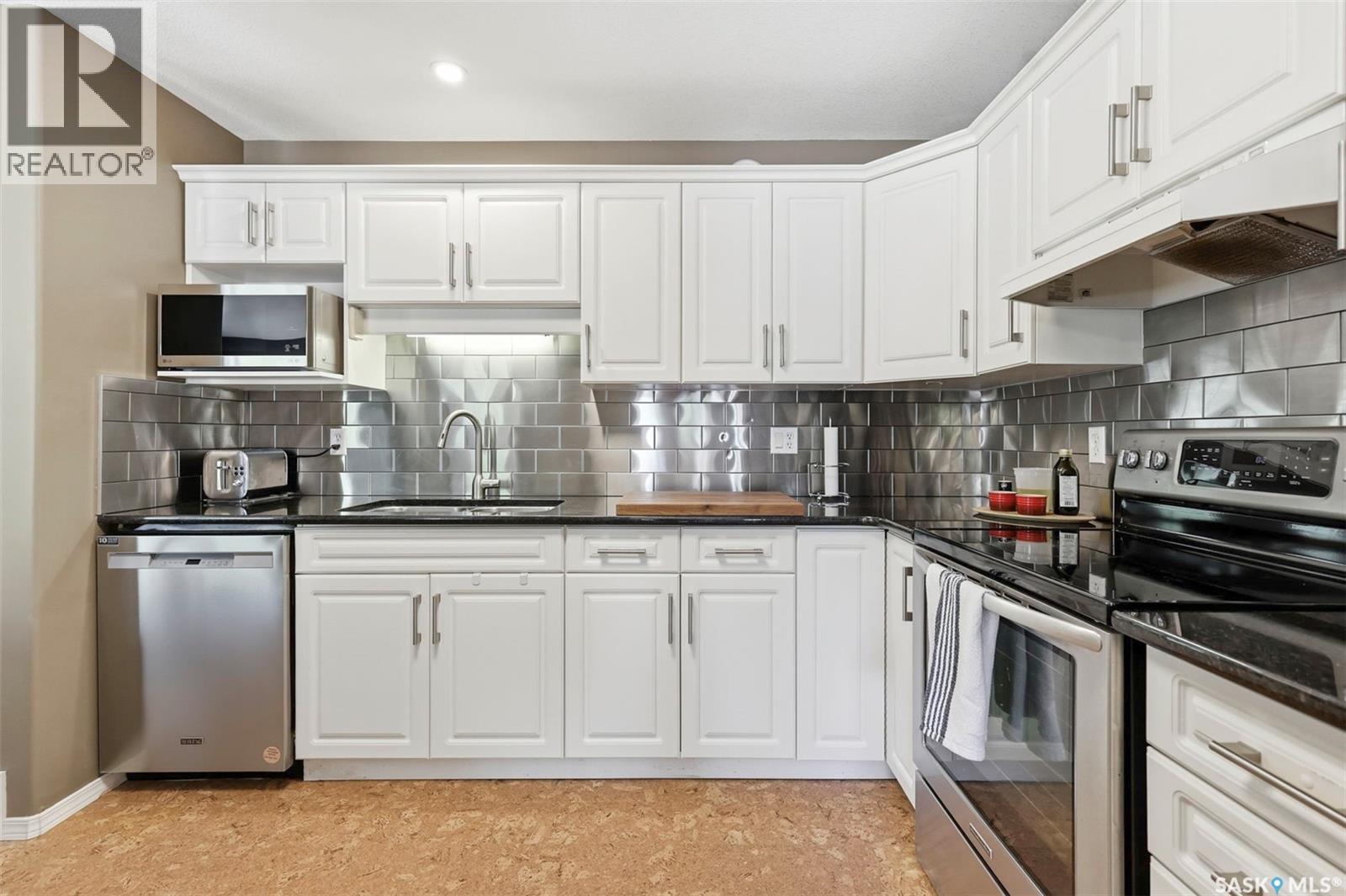 #905D 9th STREET E - 12