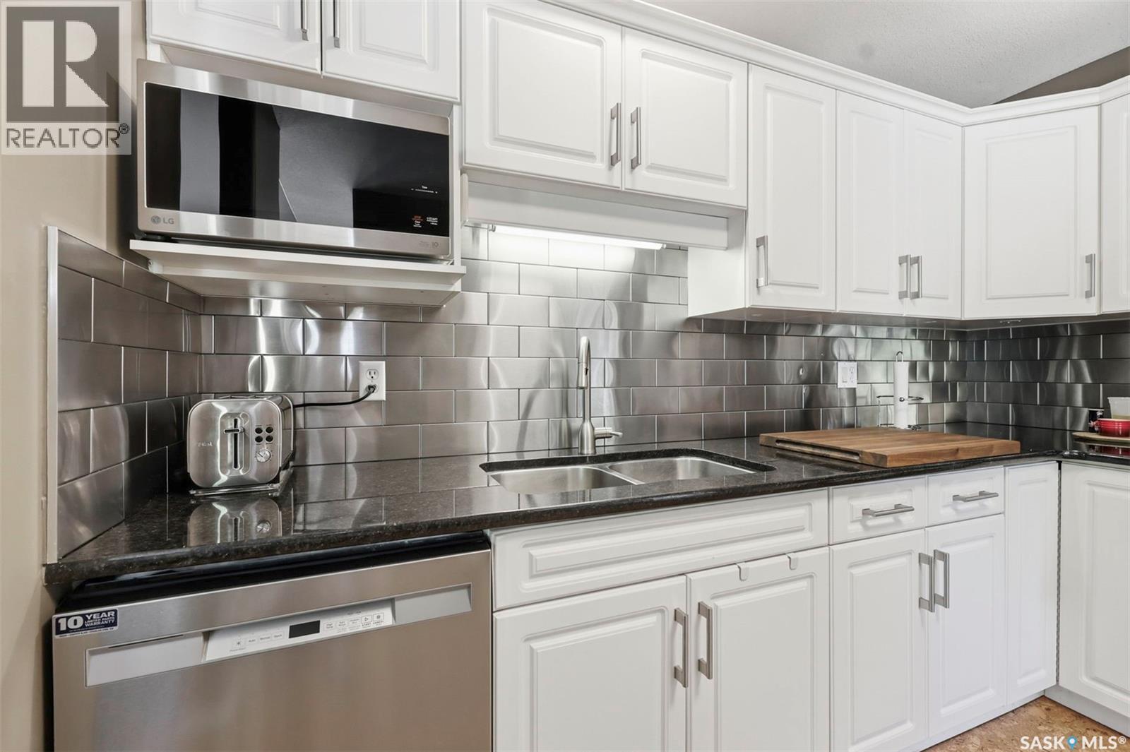 #905D 9th STREET E - 14