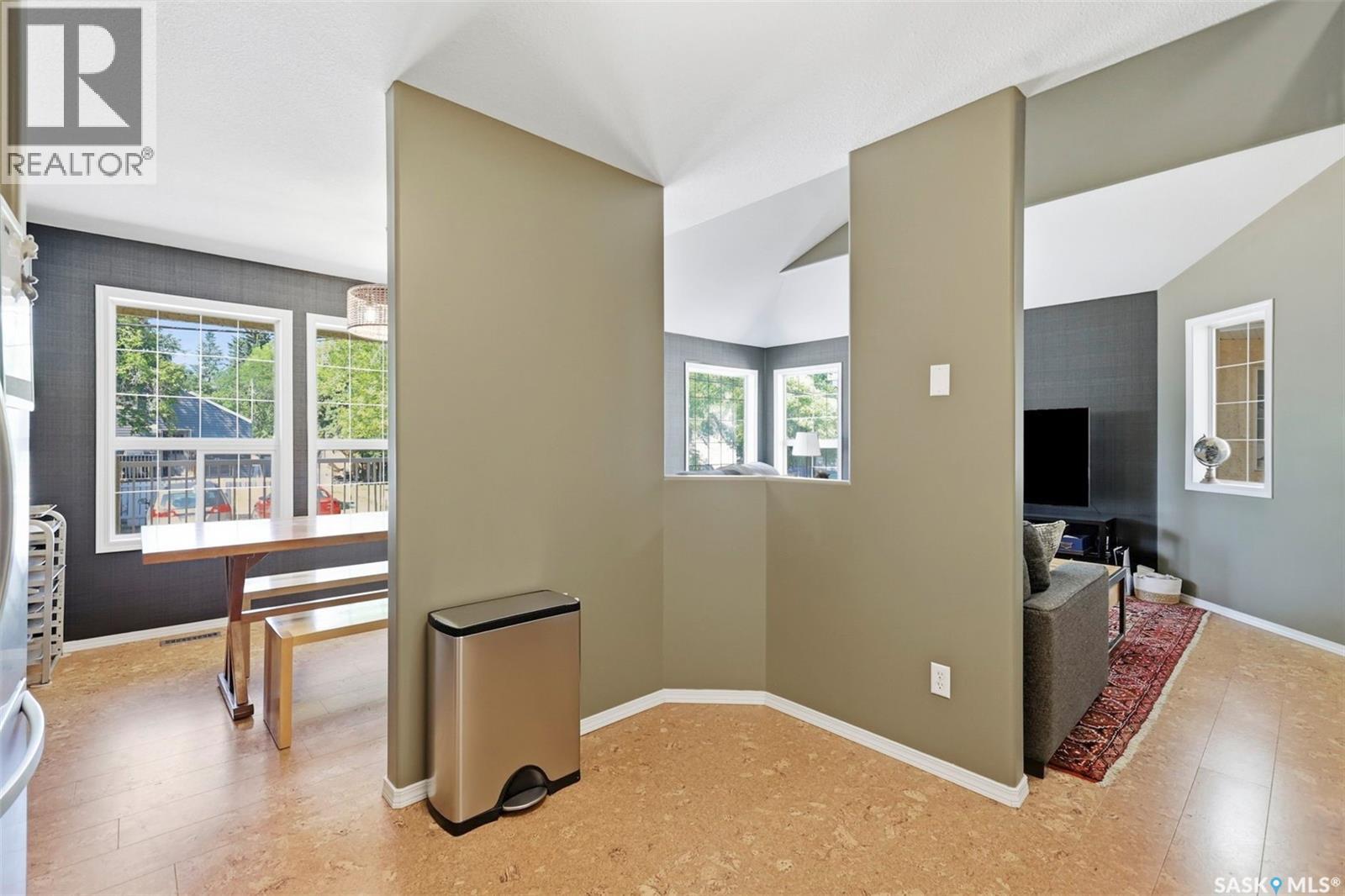 #905D 9th STREET E - 15