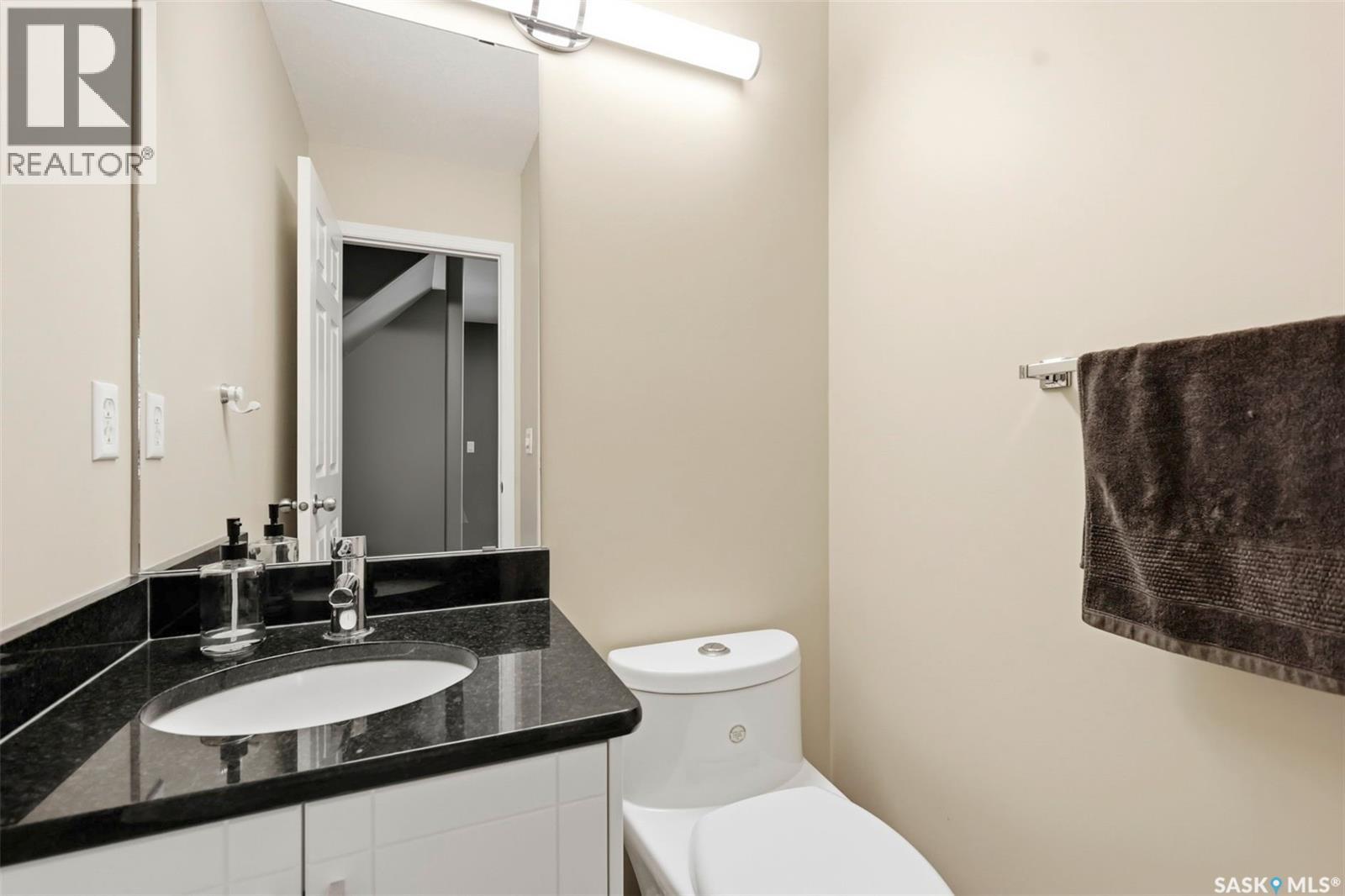 #905D 9th STREET E - 16