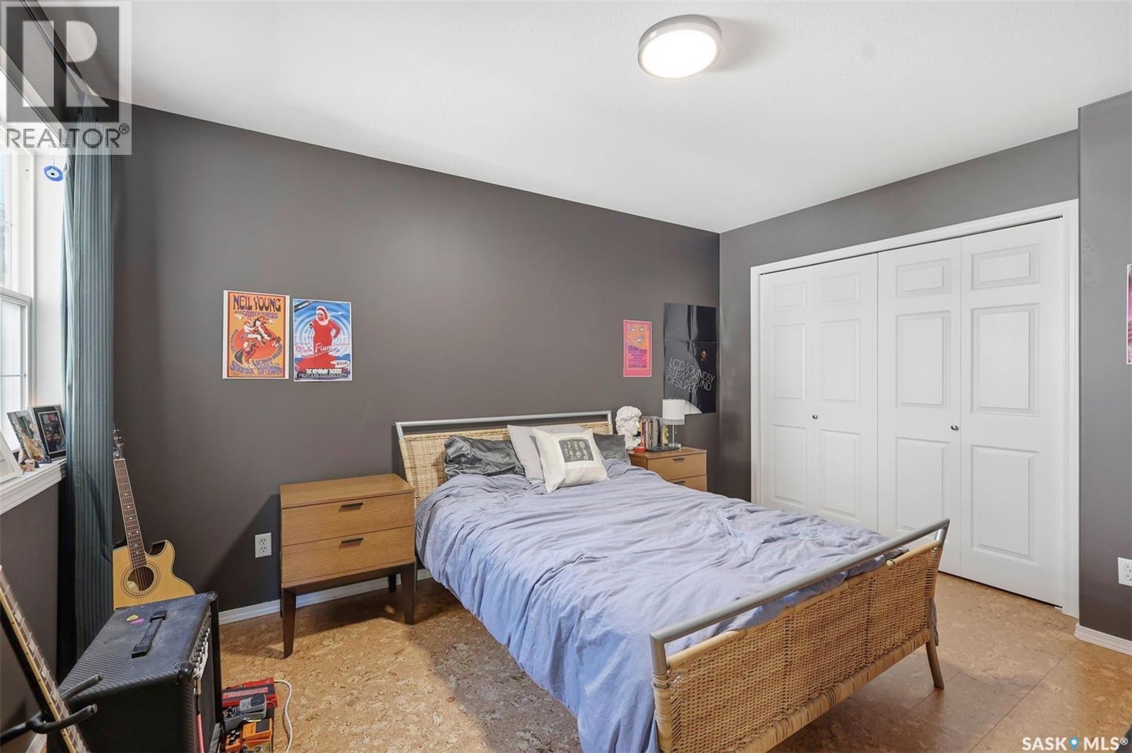 #905D 9th STREET E - 17