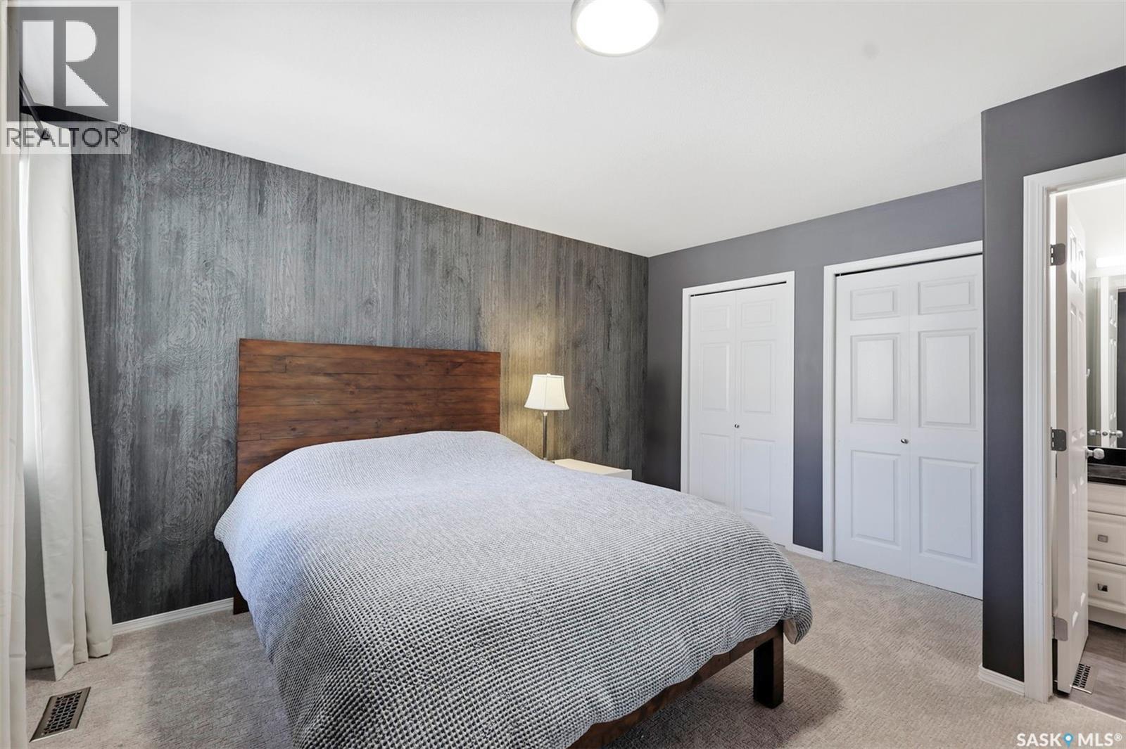 #905D 9th STREET E - 21