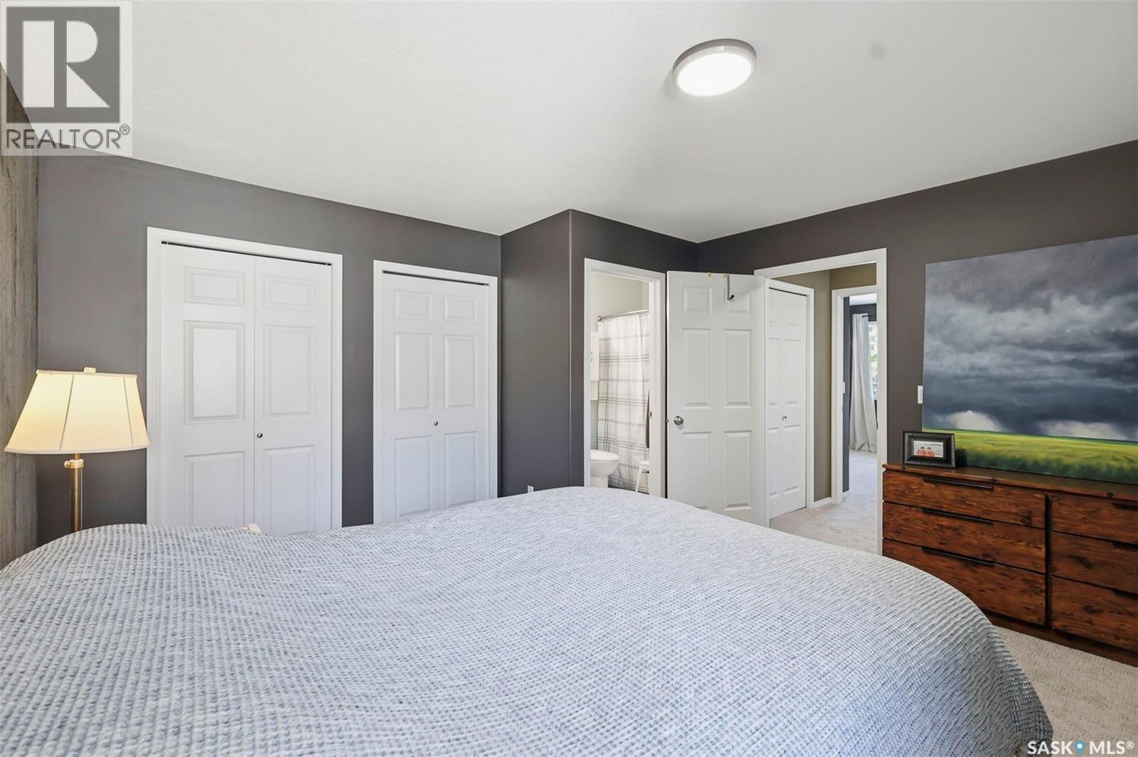 #905D 9th STREET E - 22