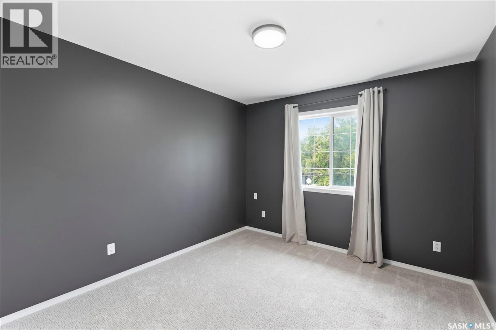 #905D 9th STREET E - 24