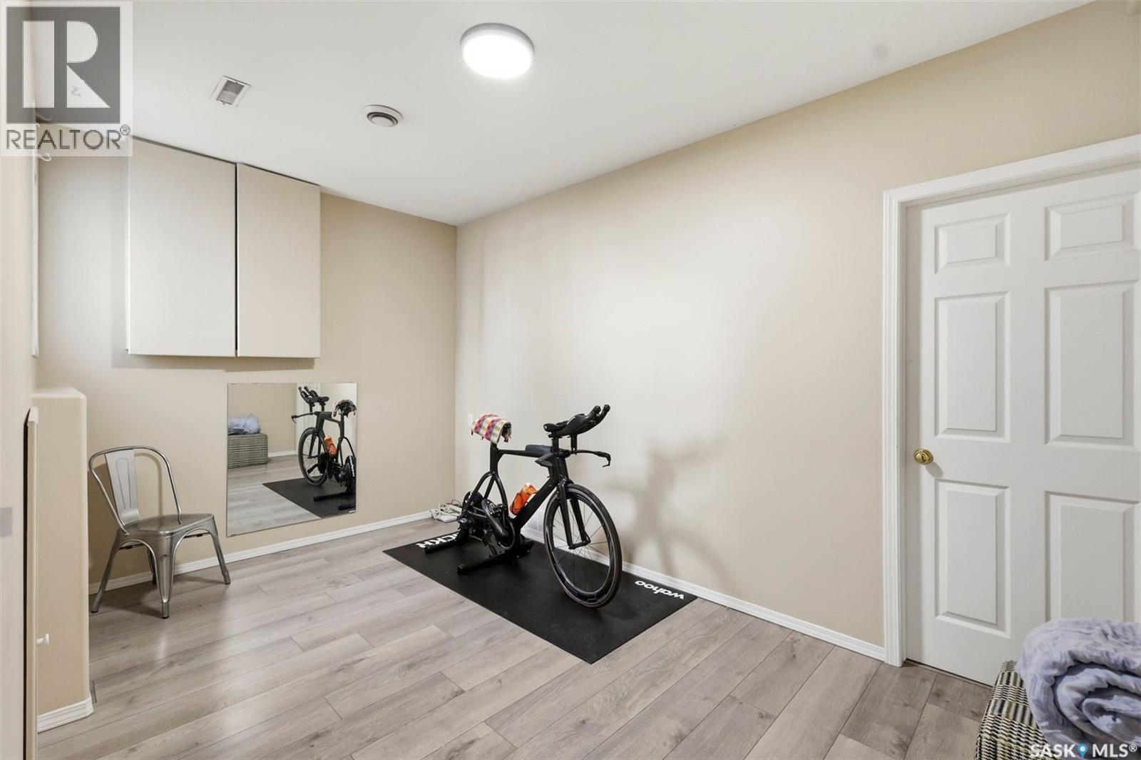 #905D 9th STREET E - 27