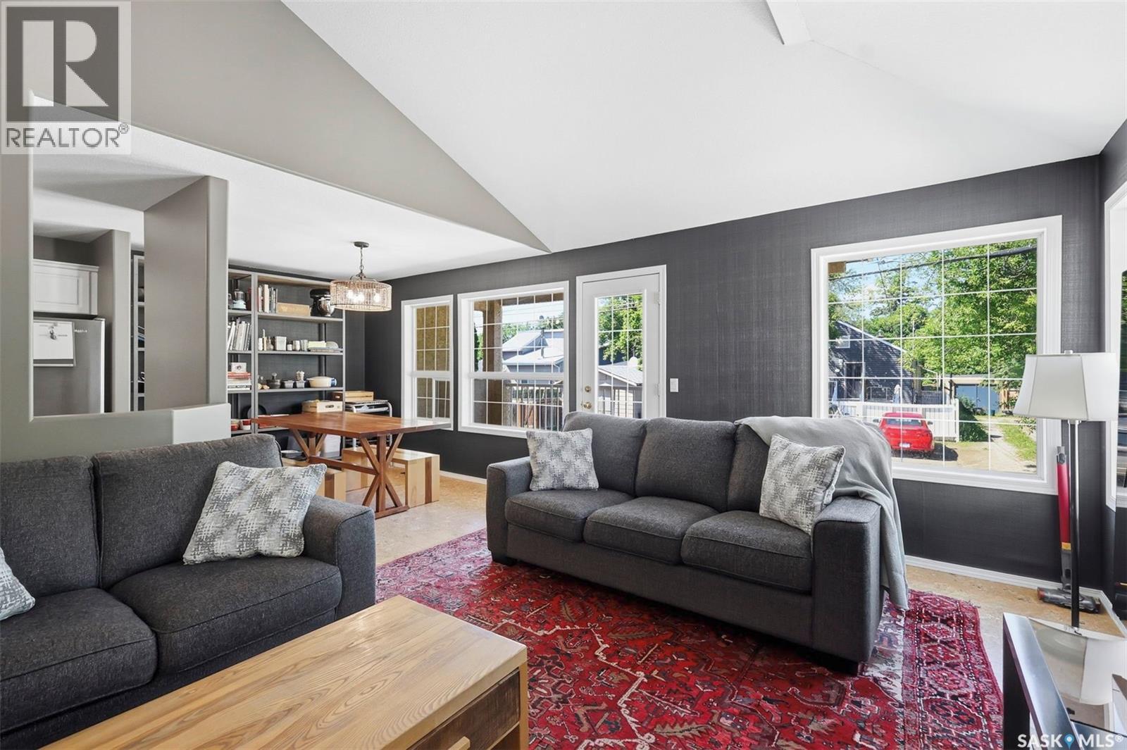 #905D 9th STREET E - 7