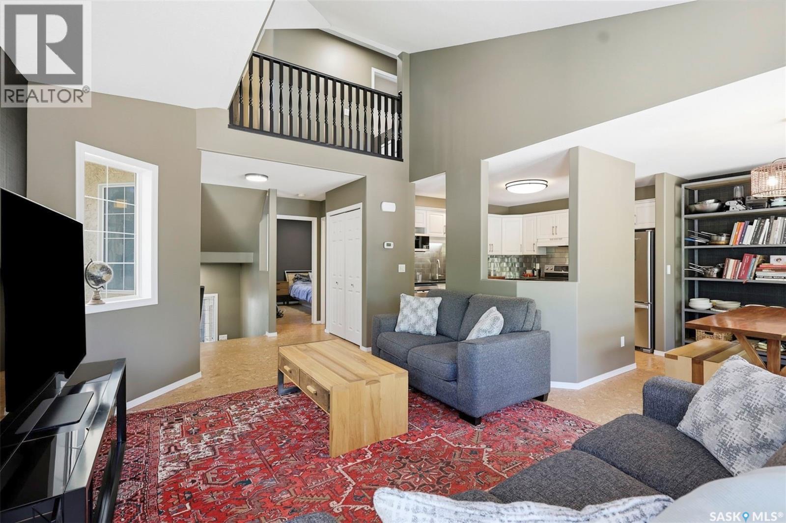 #905D 9th STREET E - 9