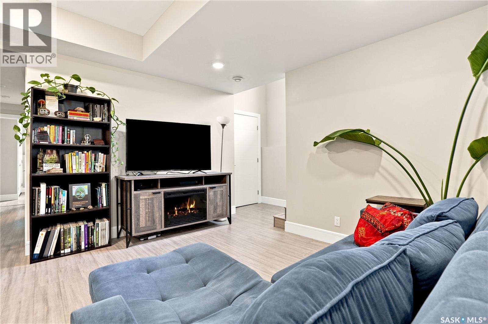 1102 Evergreen BOULEVARD — photo 44