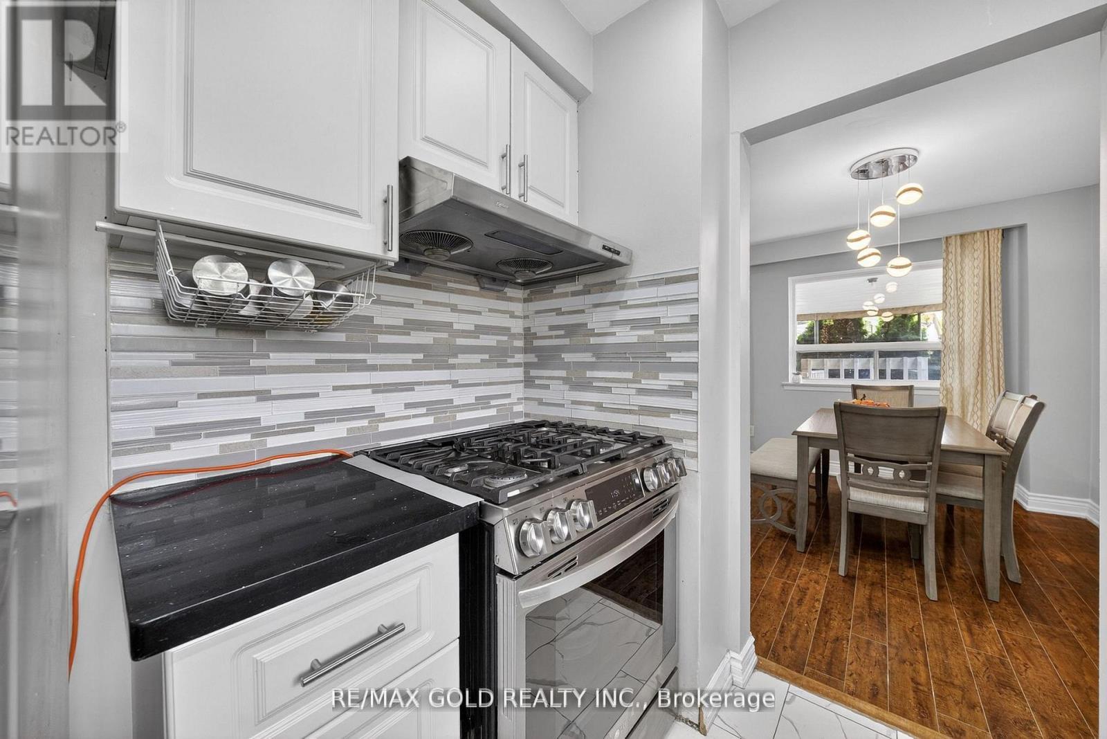 3289 VICTORY CRESCENT - 13
