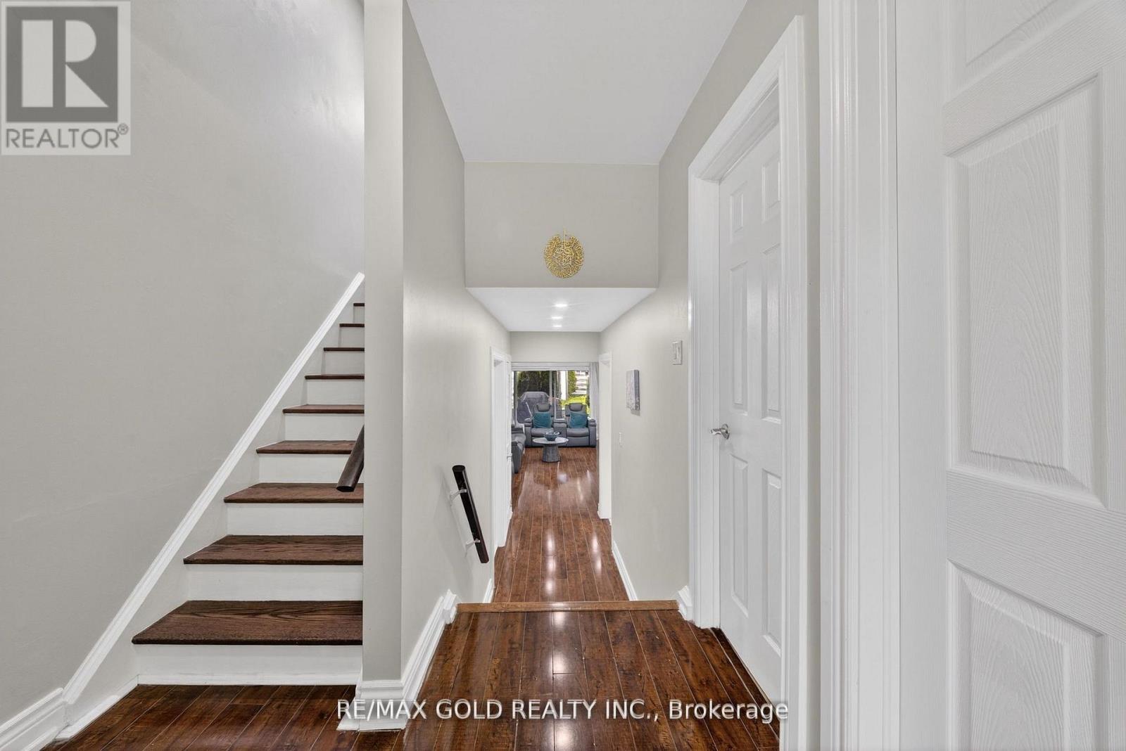 3289 VICTORY CRESCENT - 19