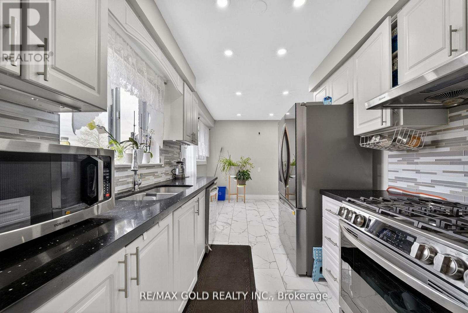 3289 VICTORY CRESCENT - 15