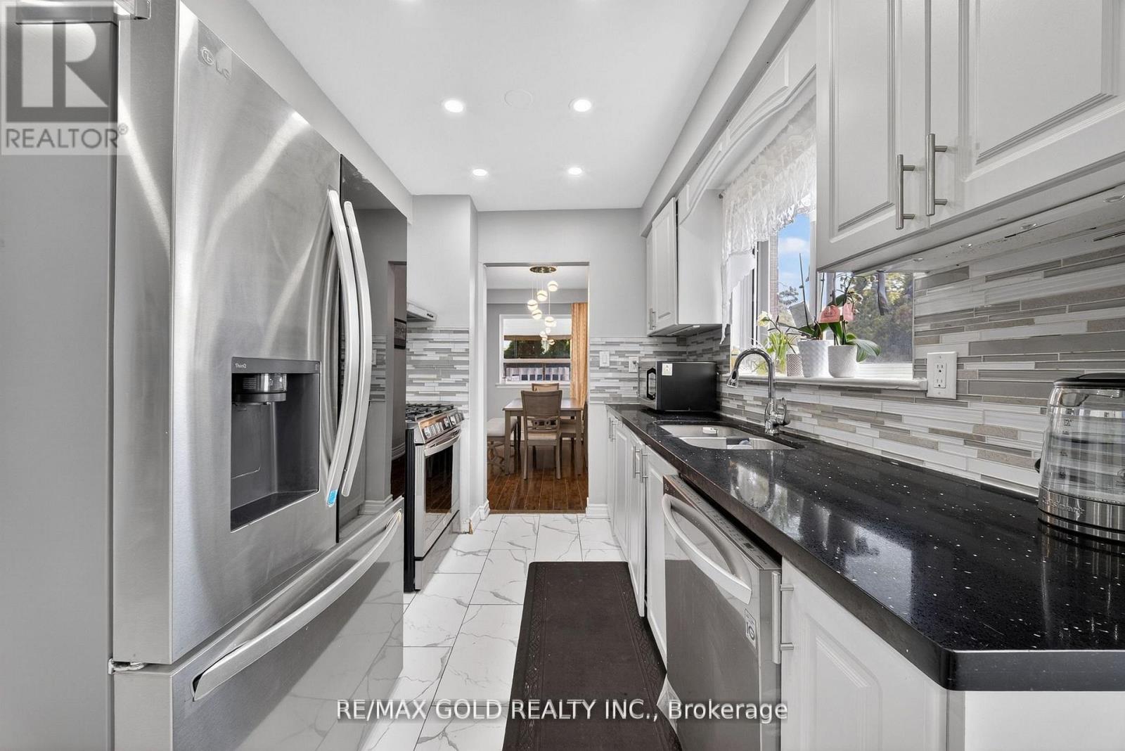 3289 VICTORY CRESCENT - 14
