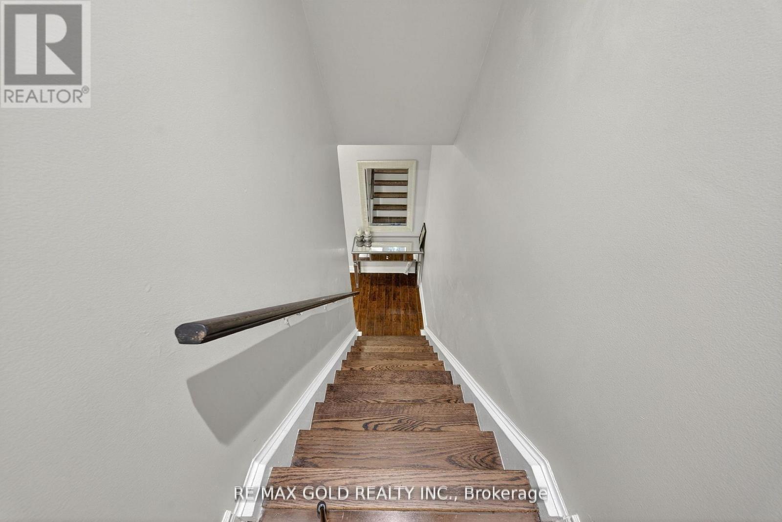 3289 VICTORY CRESCENT - 20
