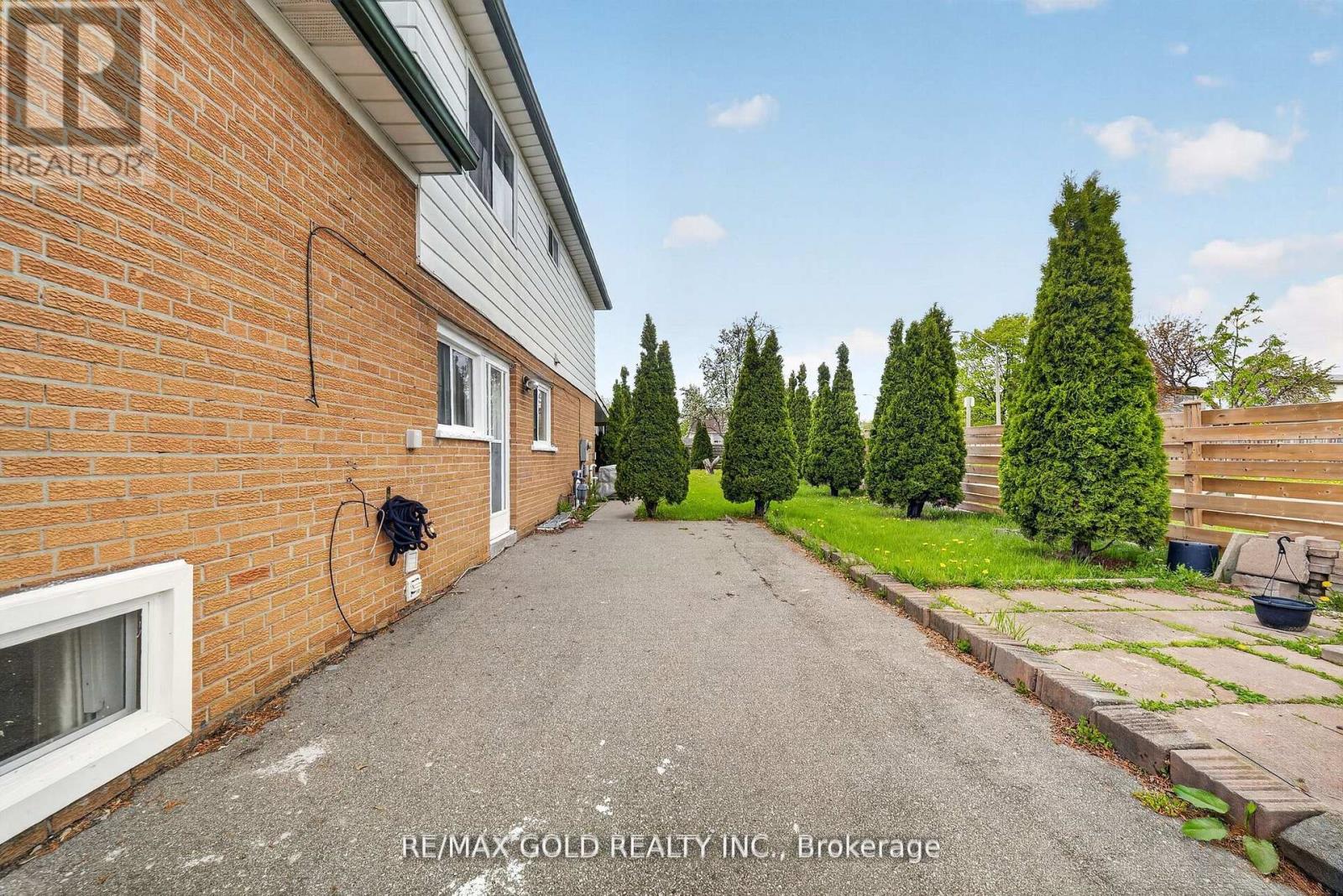 3289 VICTORY CRESCENT - 7