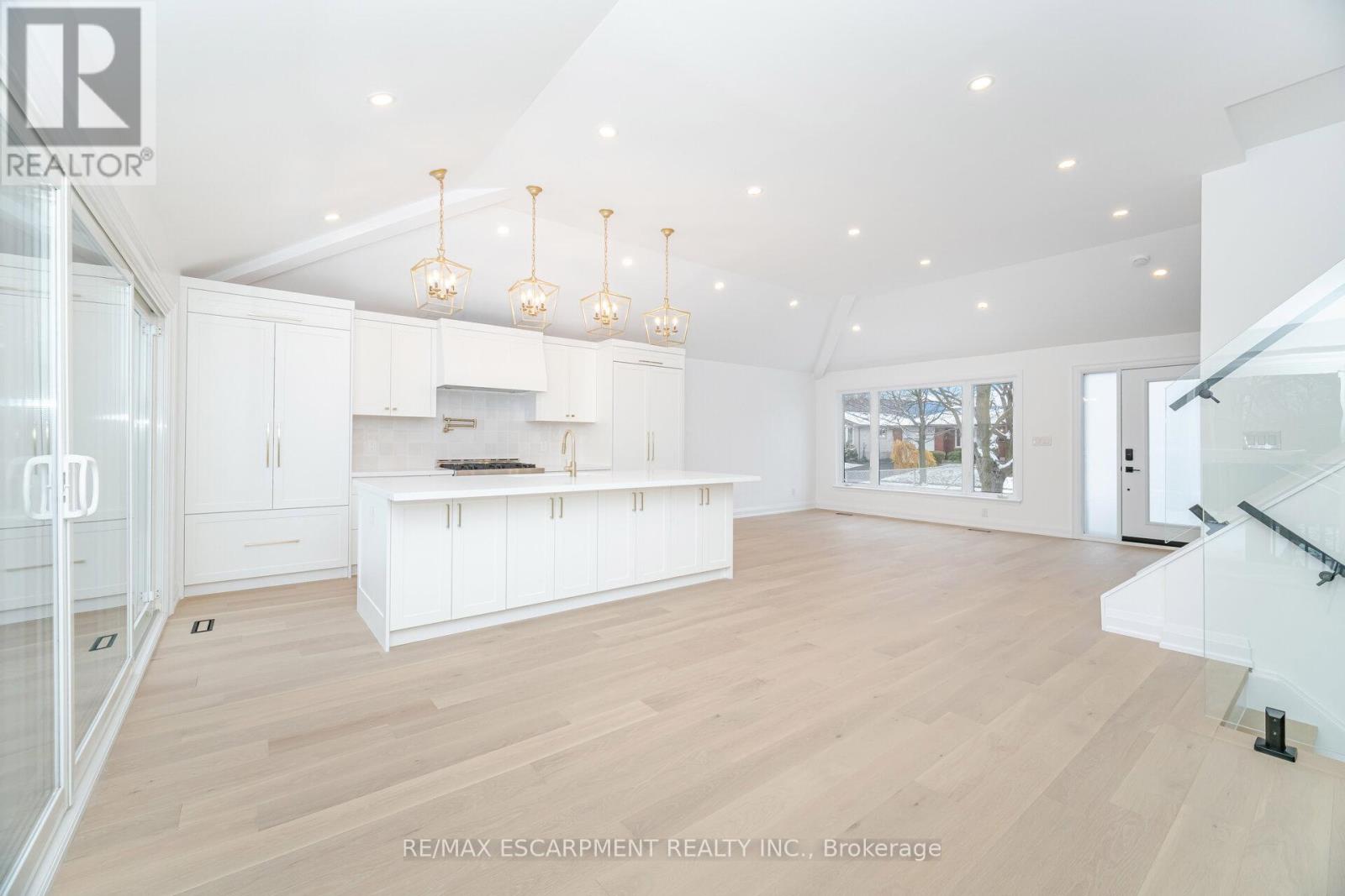 2276 WYANDOTTE DRIVE - 27
