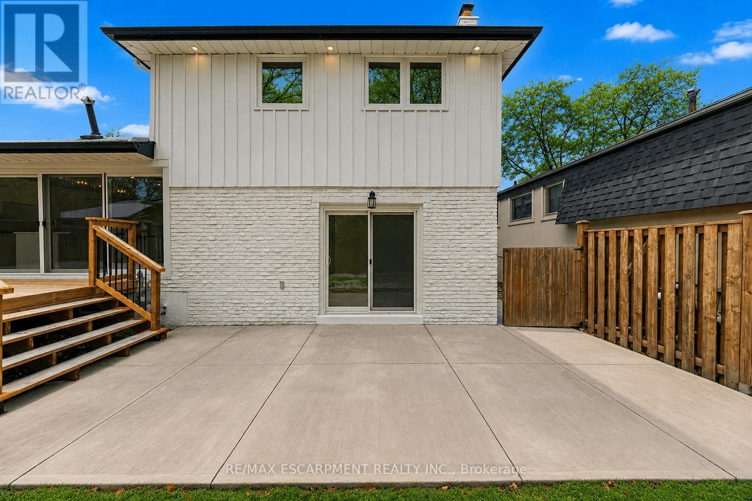 2276 WYANDOTTE DRIVE - 44