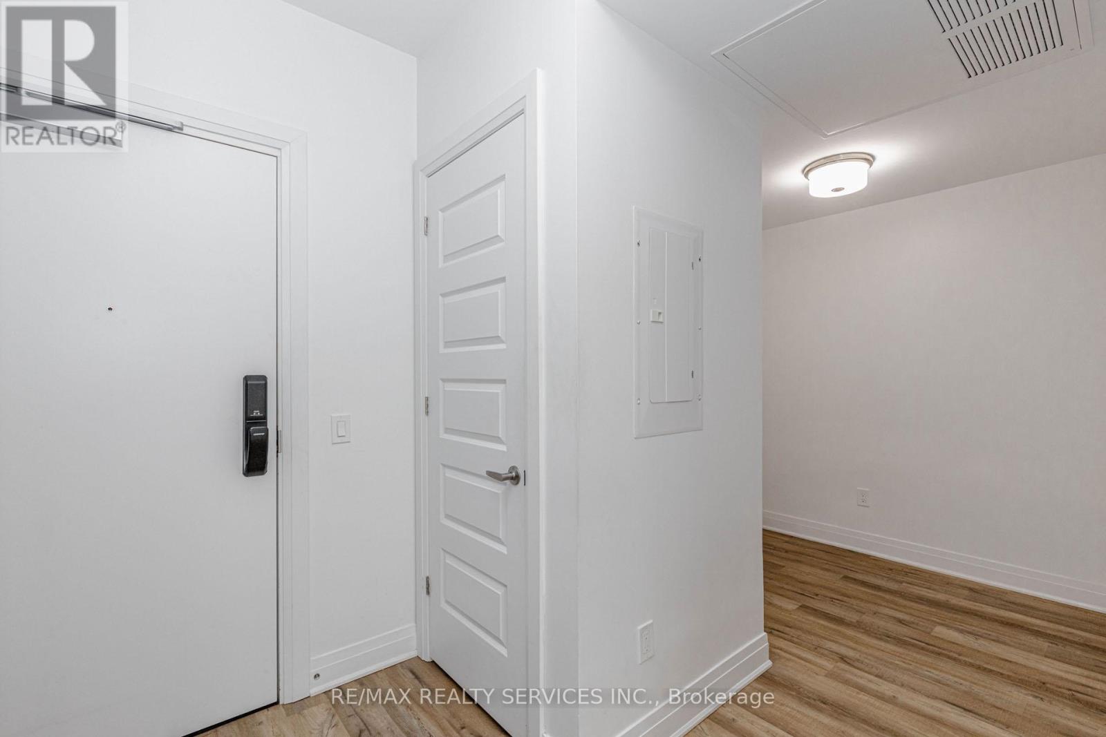#101 95 DUNDAS STREET W - 14