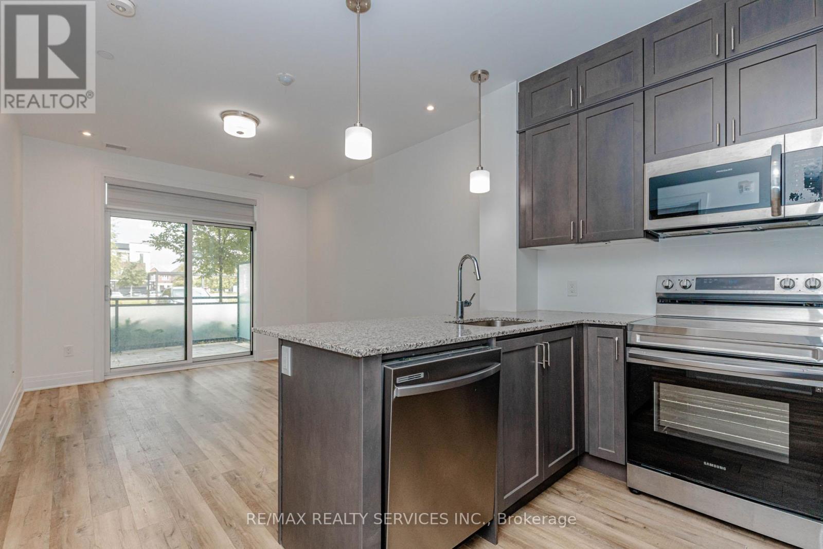 #101 95 DUNDAS STREET W - 18