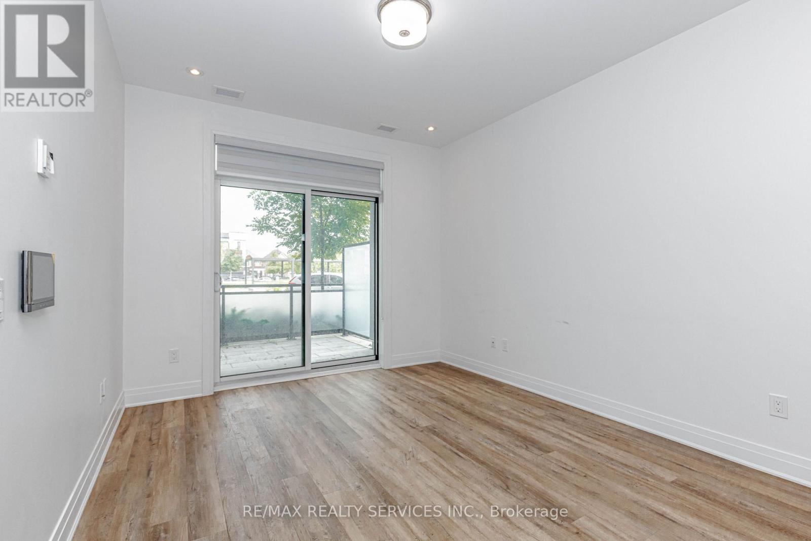 #101 95 DUNDAS STREET W - 21