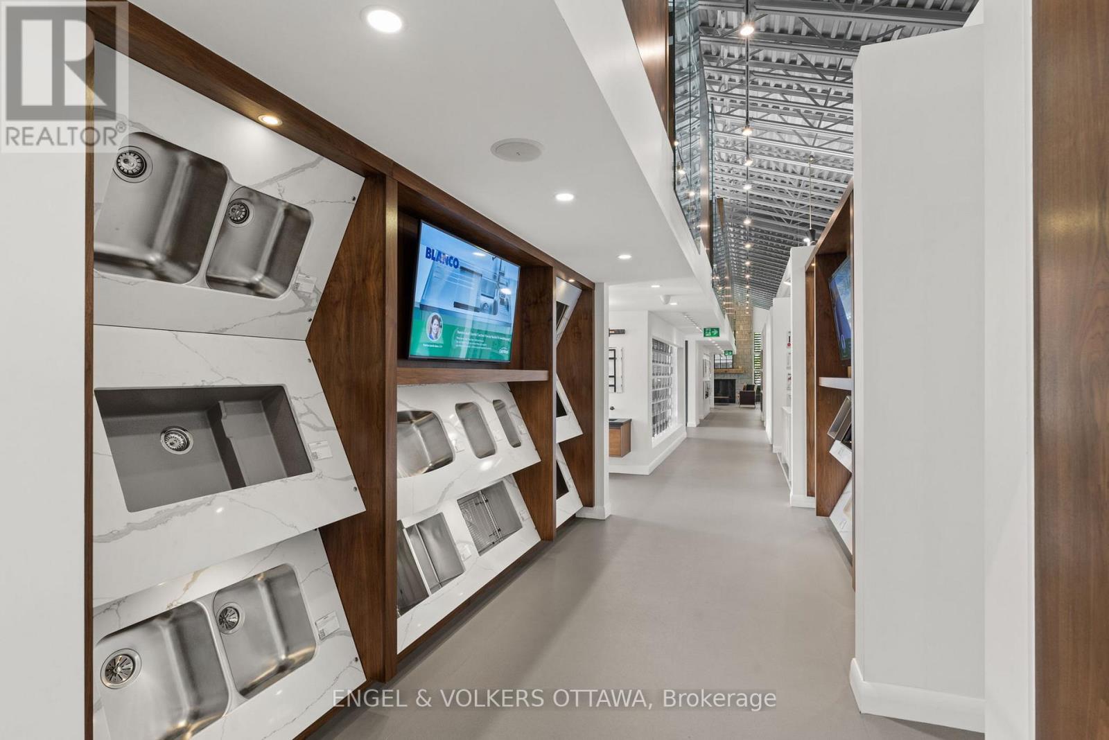38 SYNERGY WAY, Ottawa. Luxury613. By Peter Sagos - Image 23