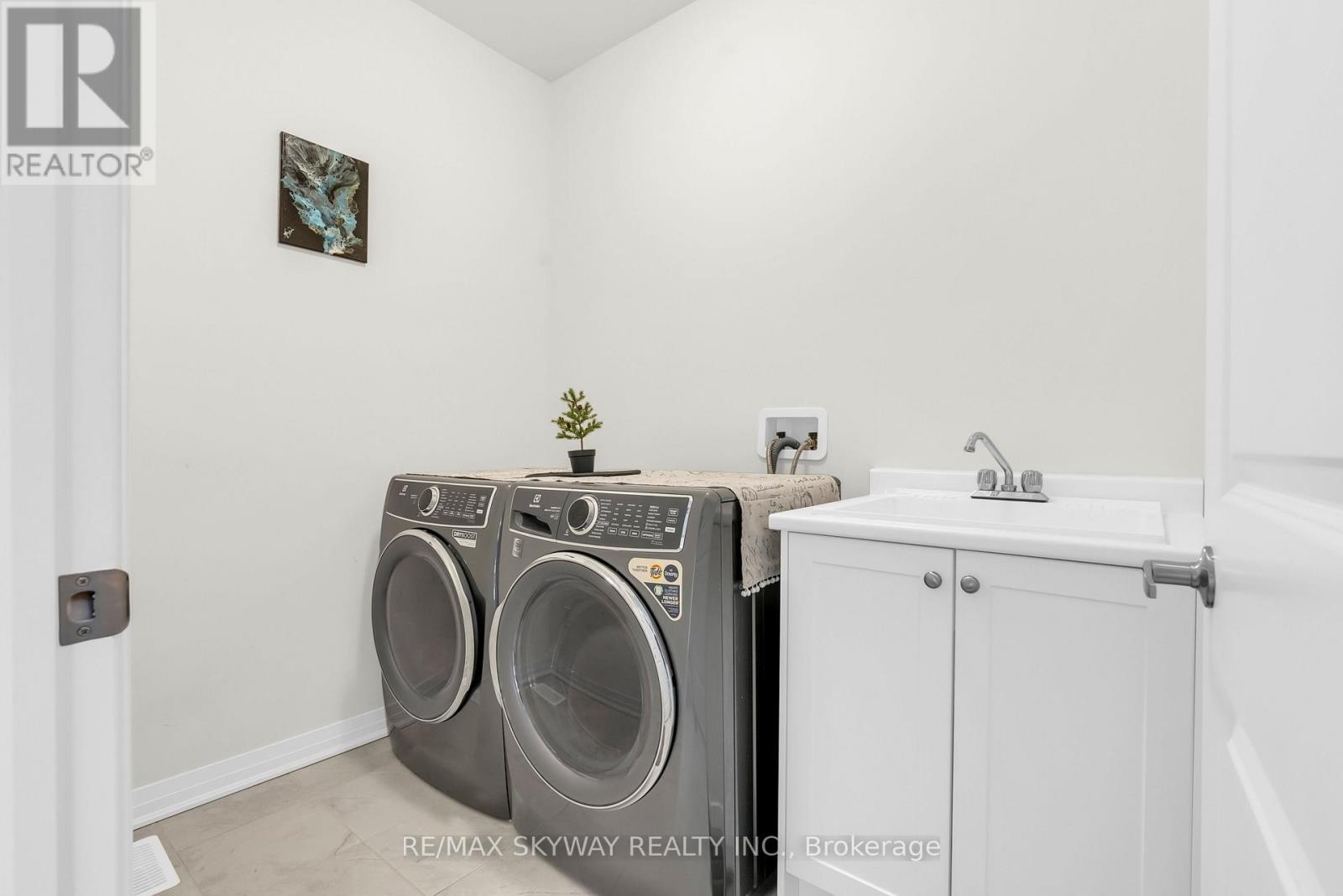 16 TYLER AVENUE - 22