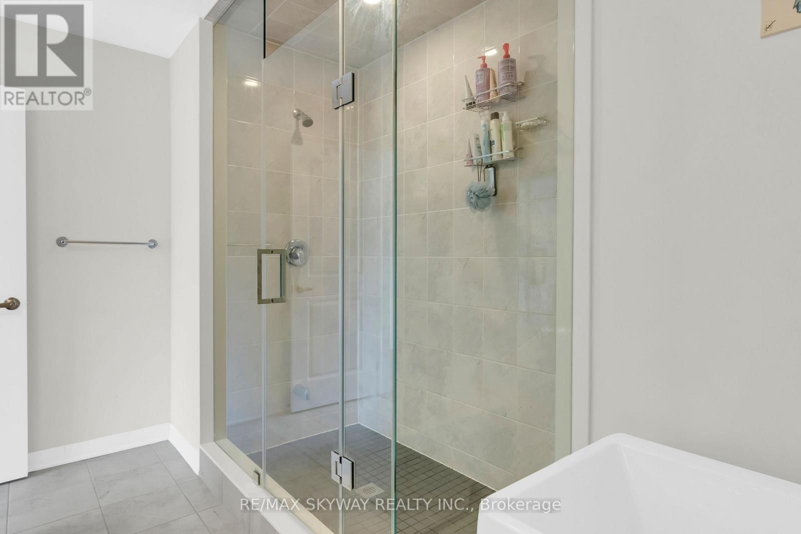 16 TYLER AVENUE - 33