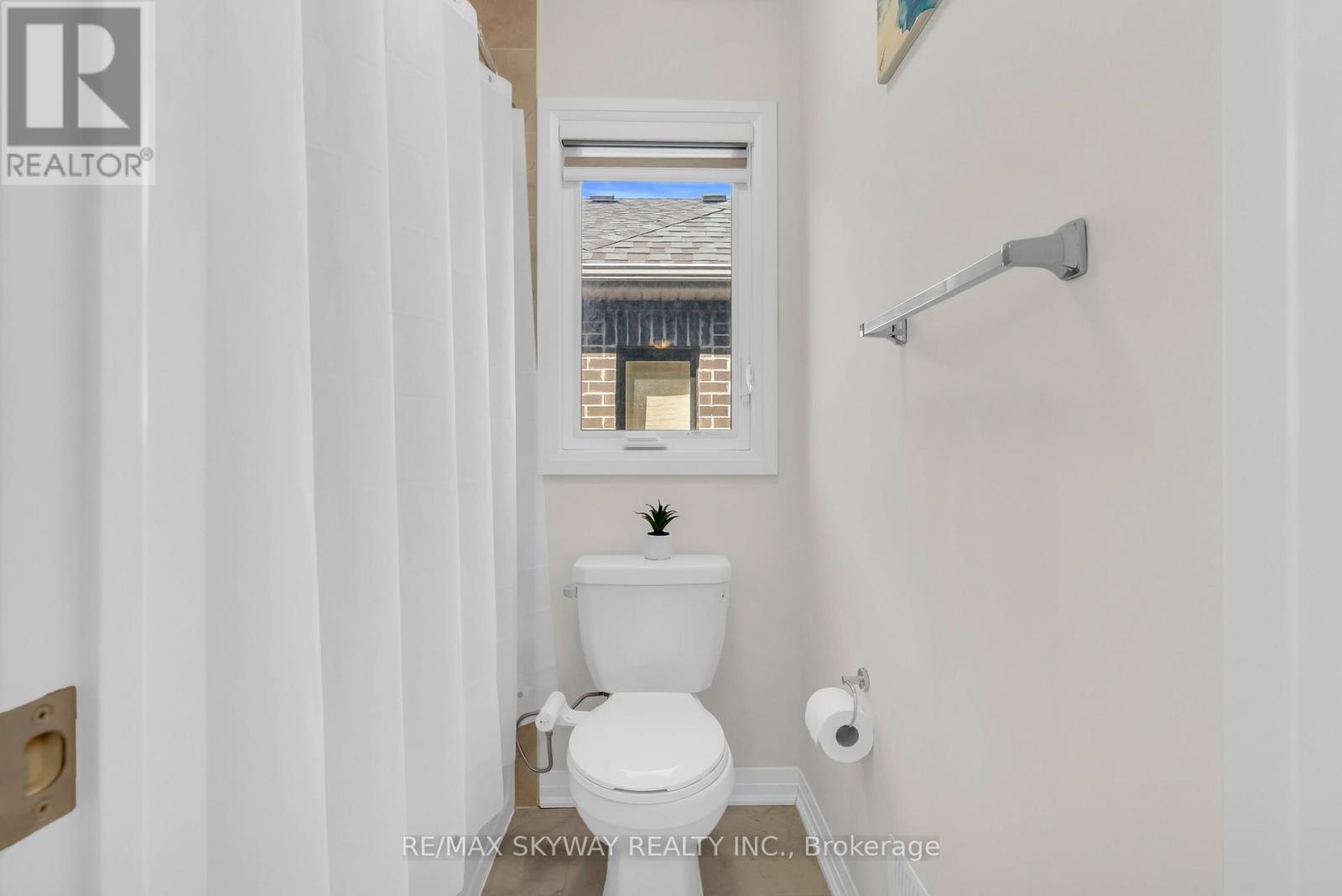 16 TYLER AVENUE - 40