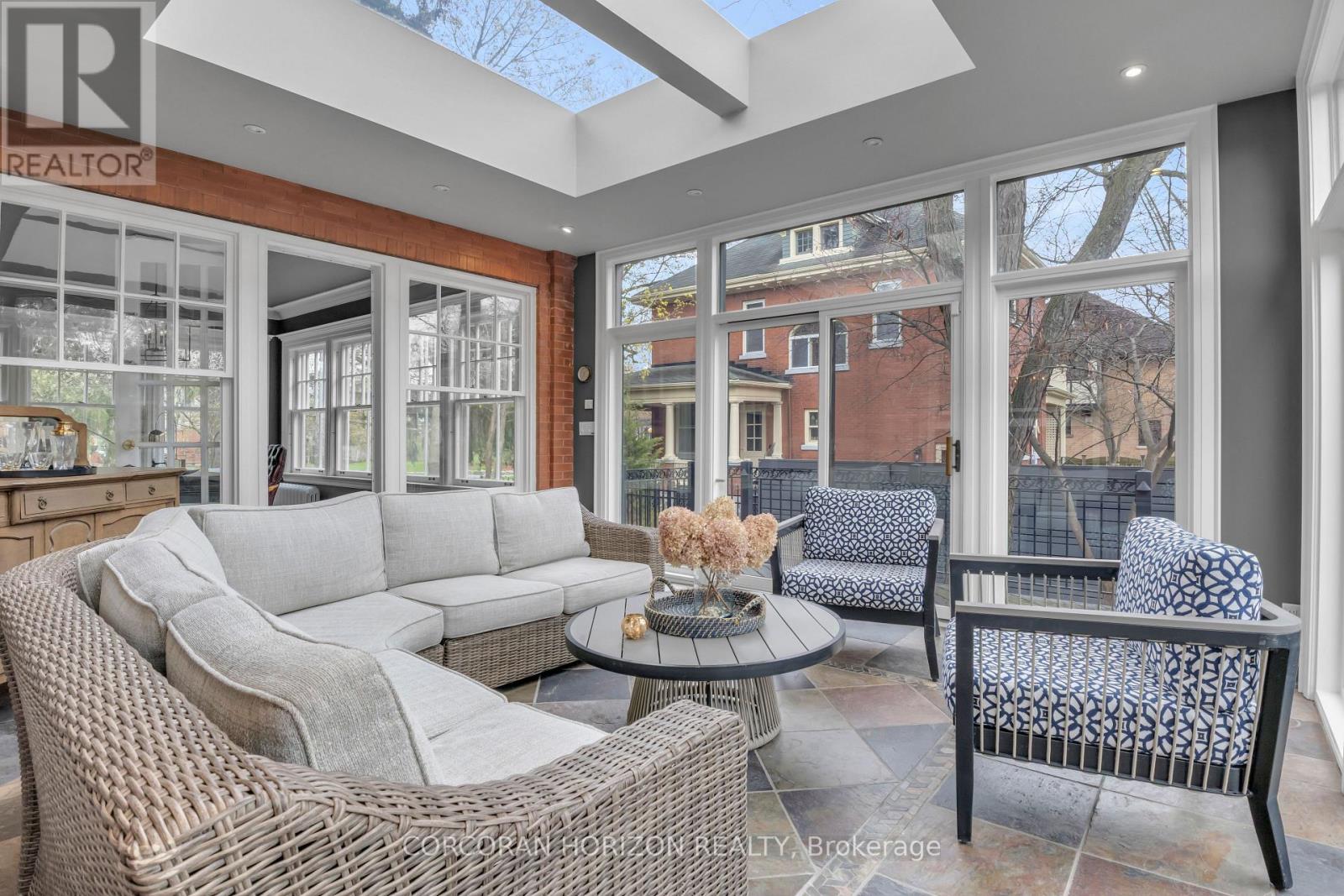 18 BRANT ROAD N - 10