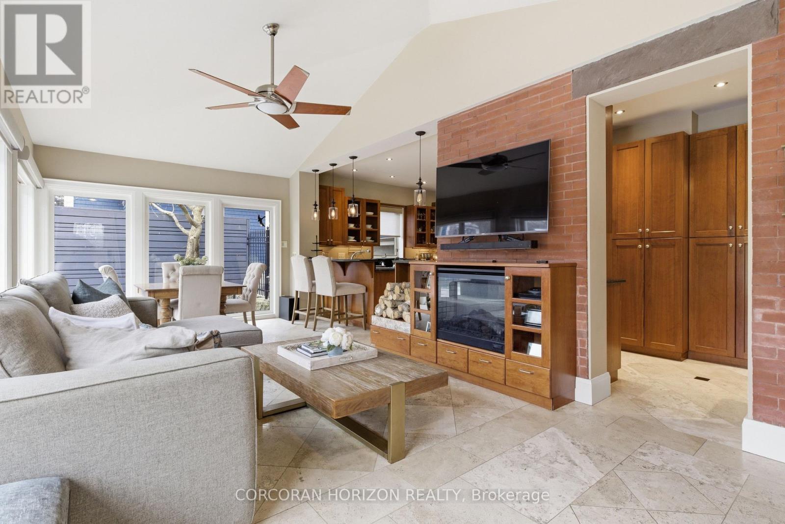 18 BRANT ROAD N - 17