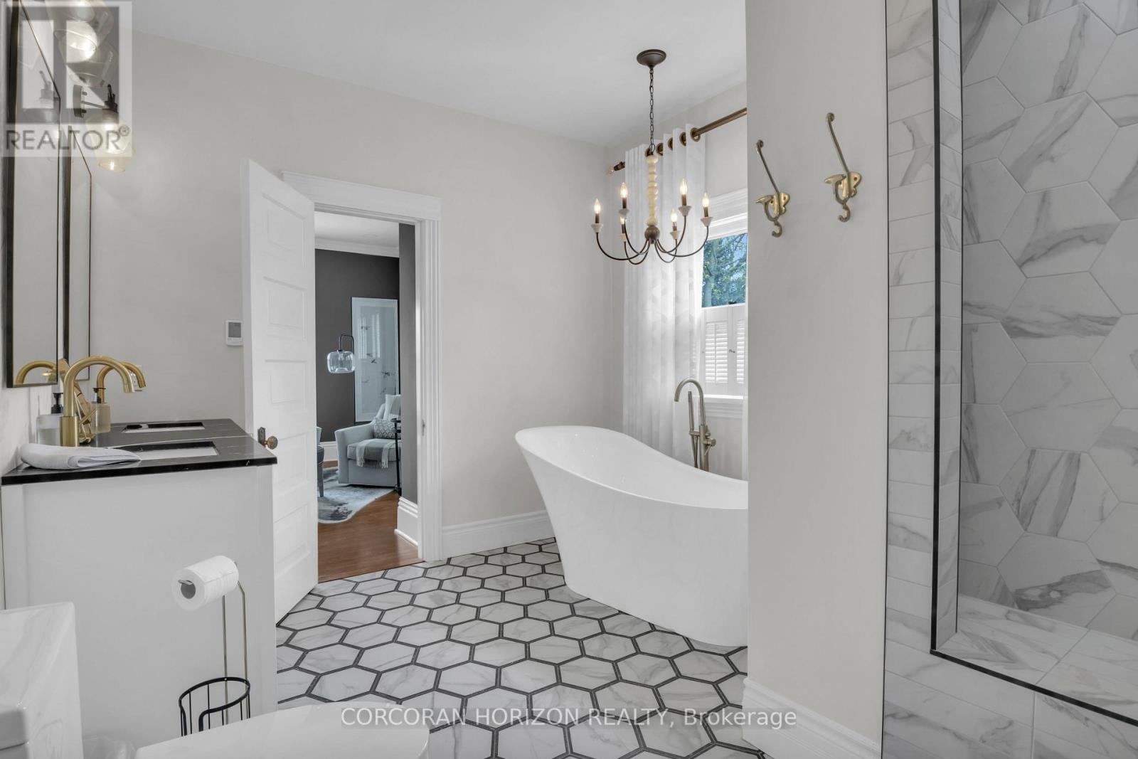 18 BRANT ROAD N - 28
