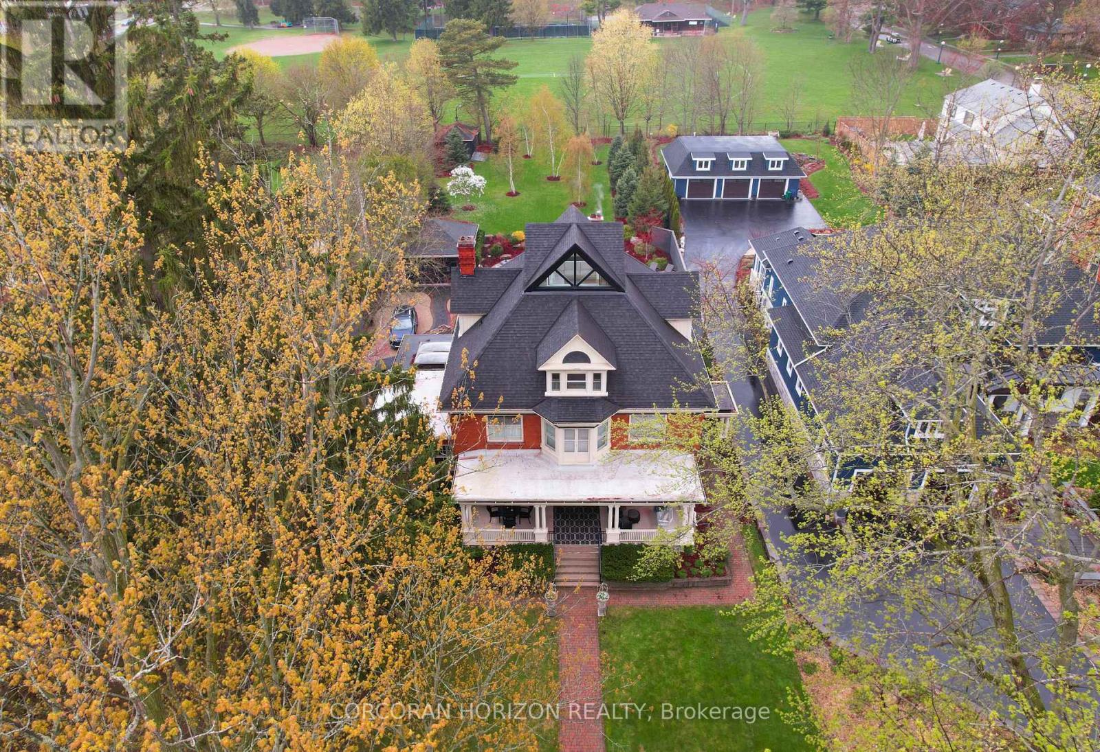 18 BRANT ROAD N - 3