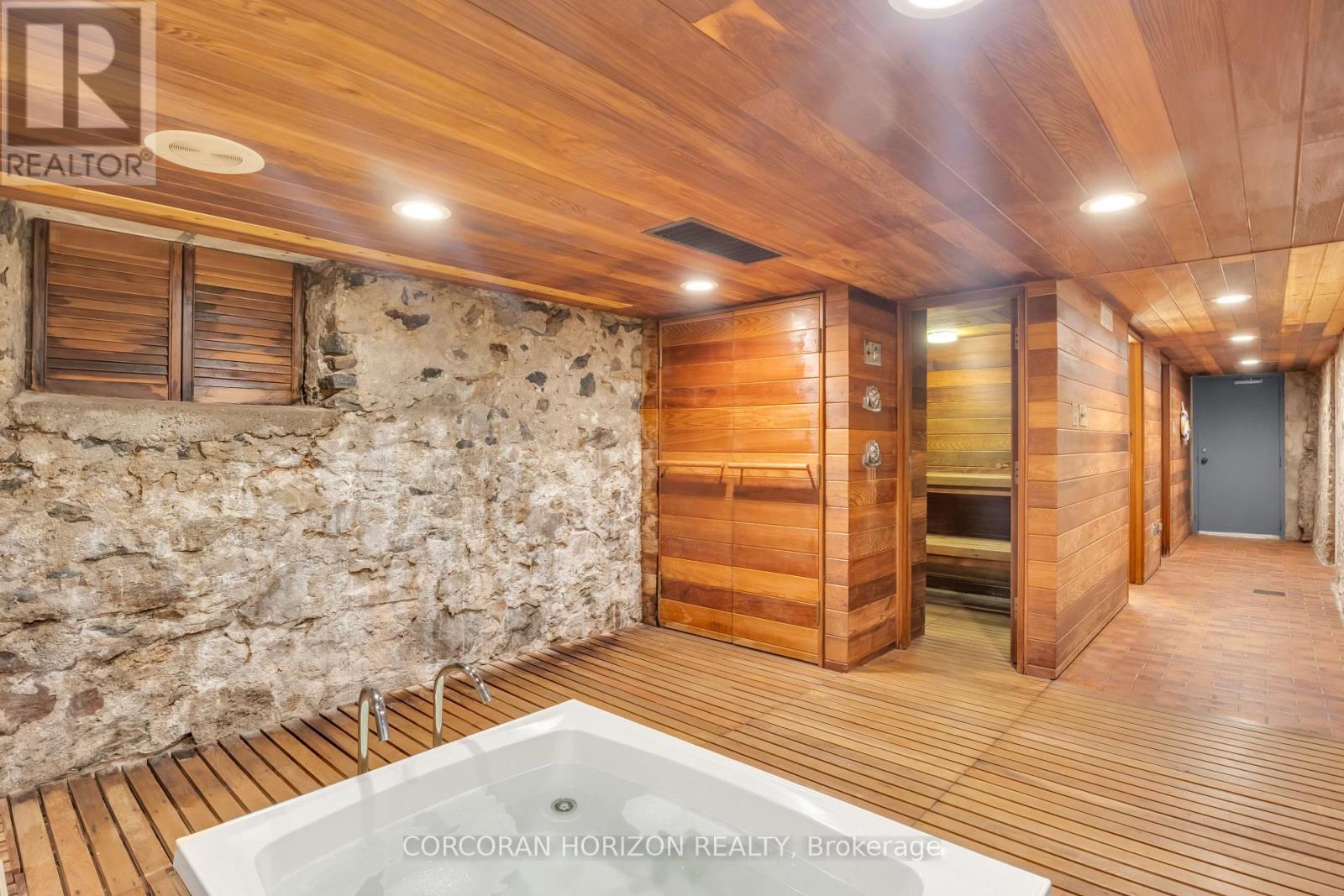 18 BRANT ROAD N - 36