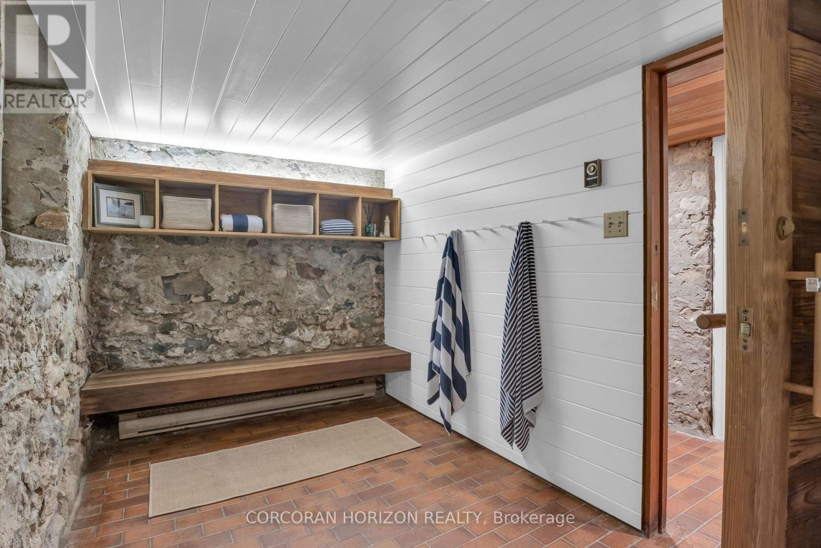 18 BRANT ROAD N - 38
