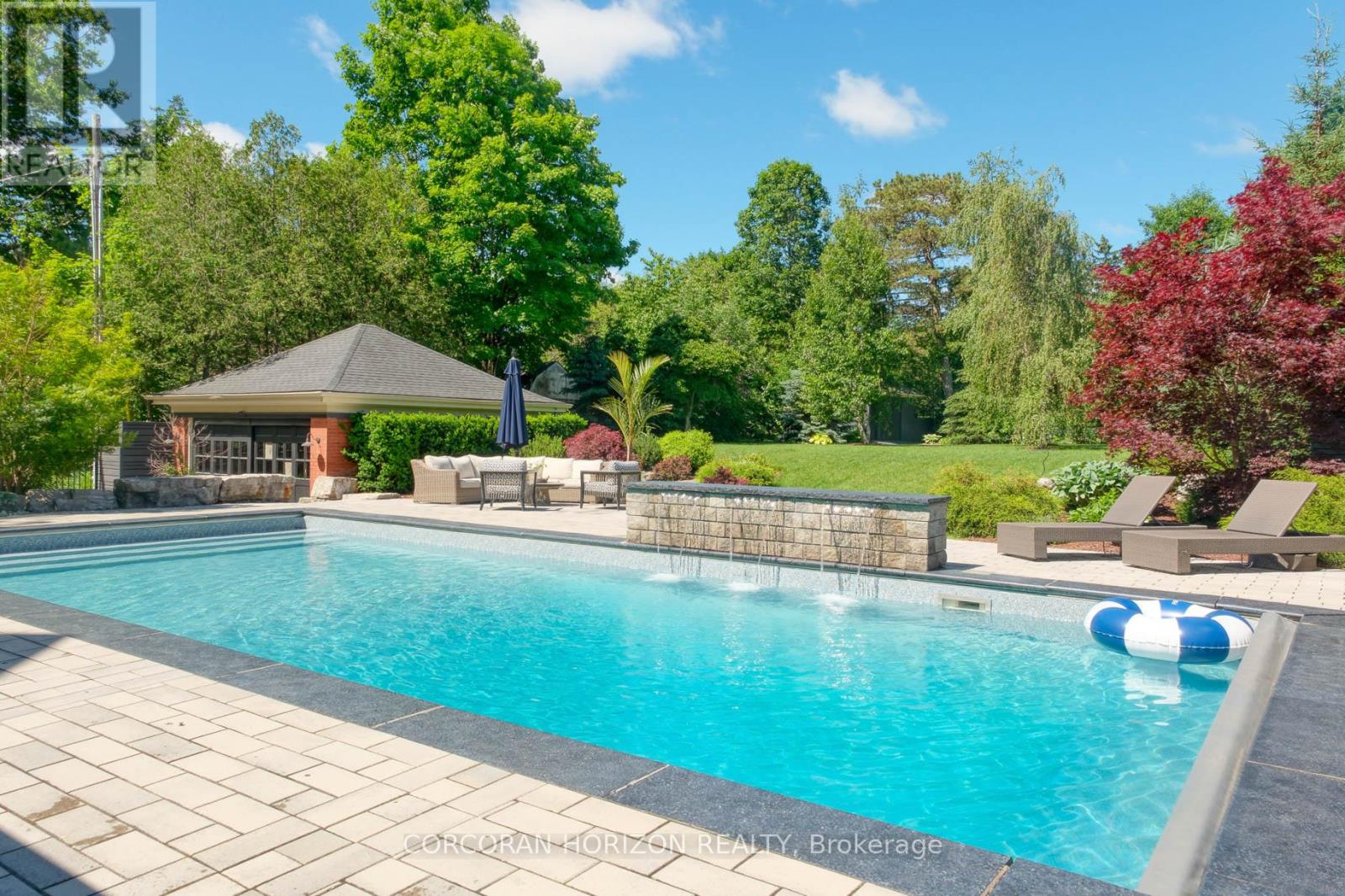 18 BRANT ROAD N - 44