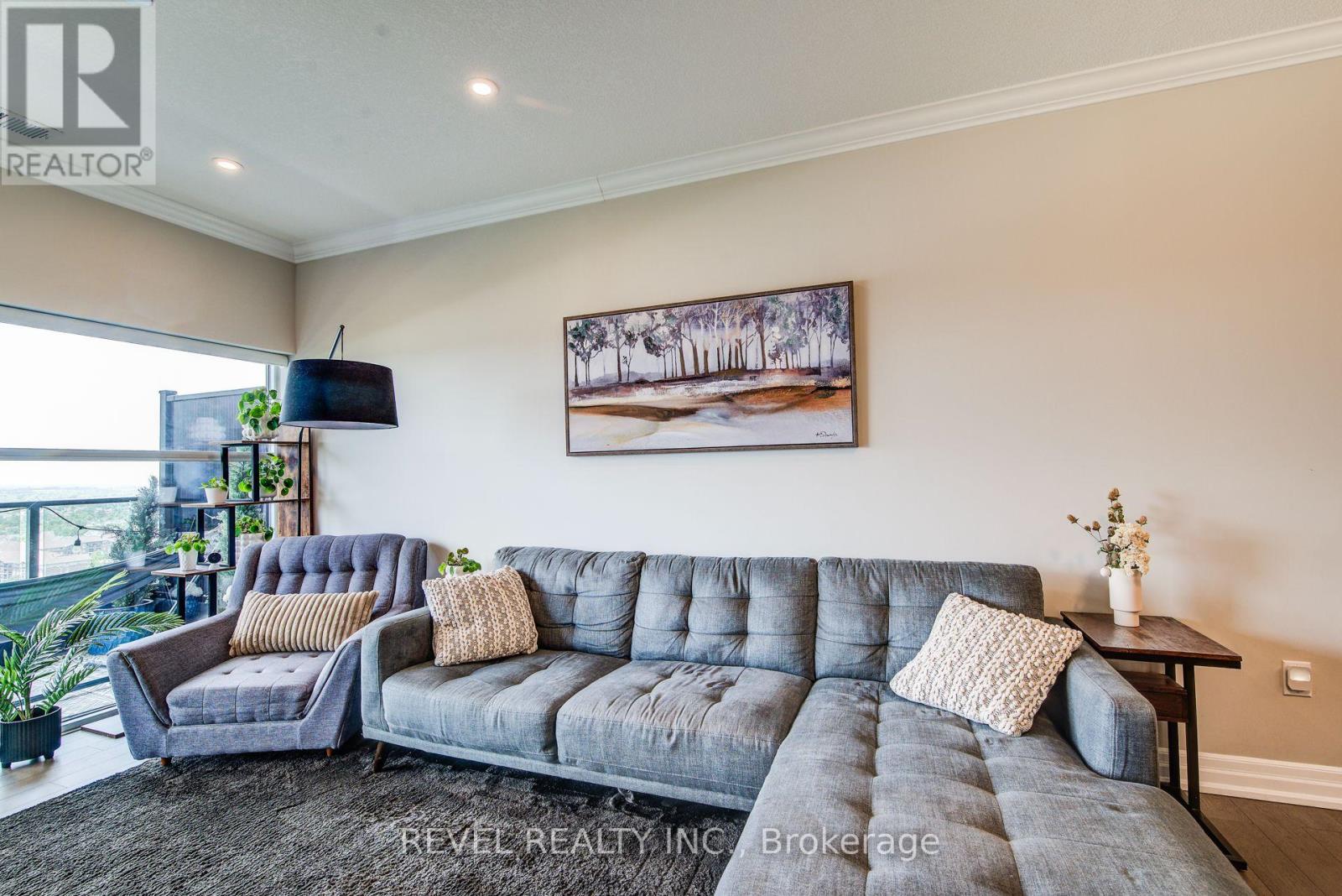 #1109 1880 GORDON STREET - 18