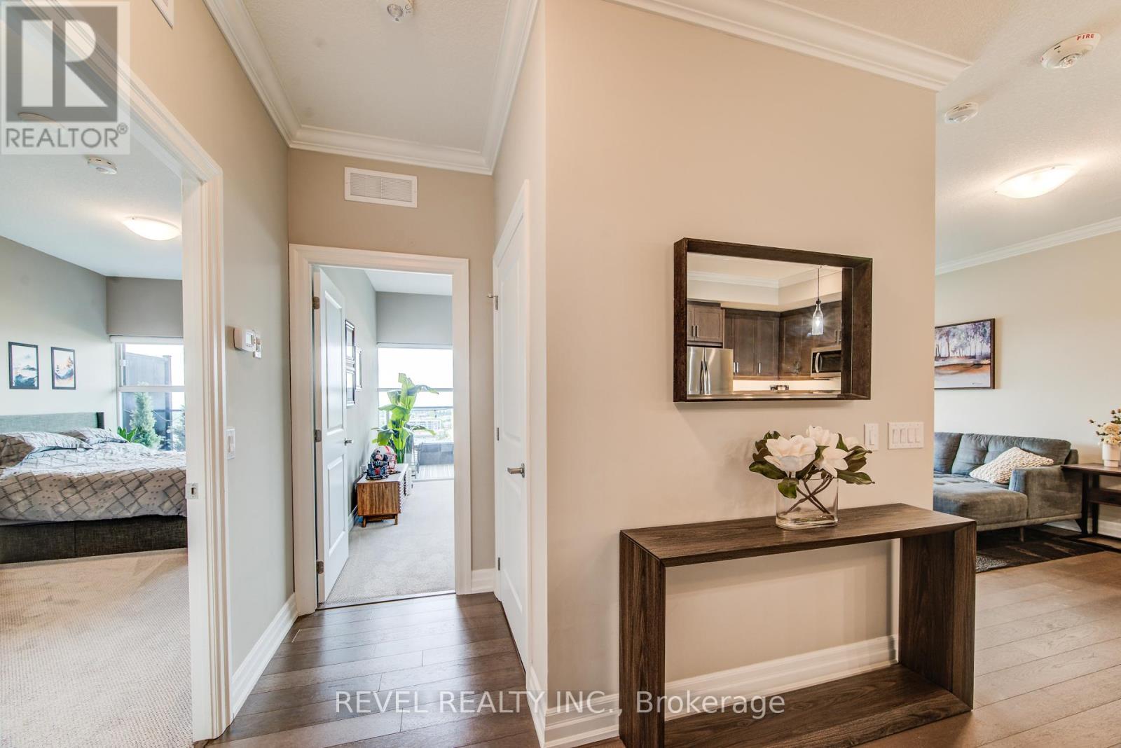#1109 1880 GORDON STREET - 24