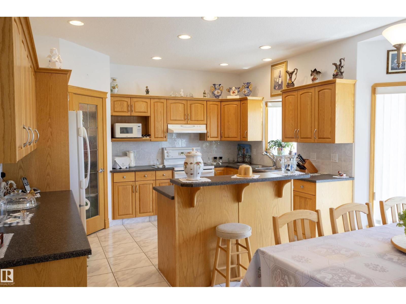 6407 163 AV NW - 15
