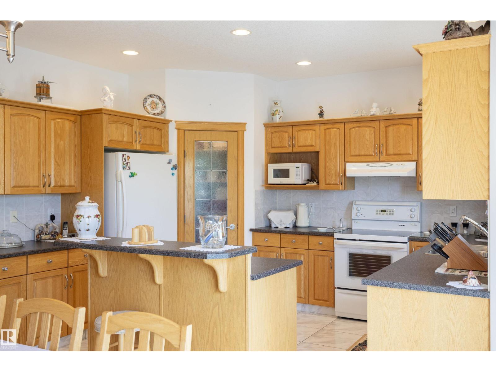 6407 163 AV NW - 16