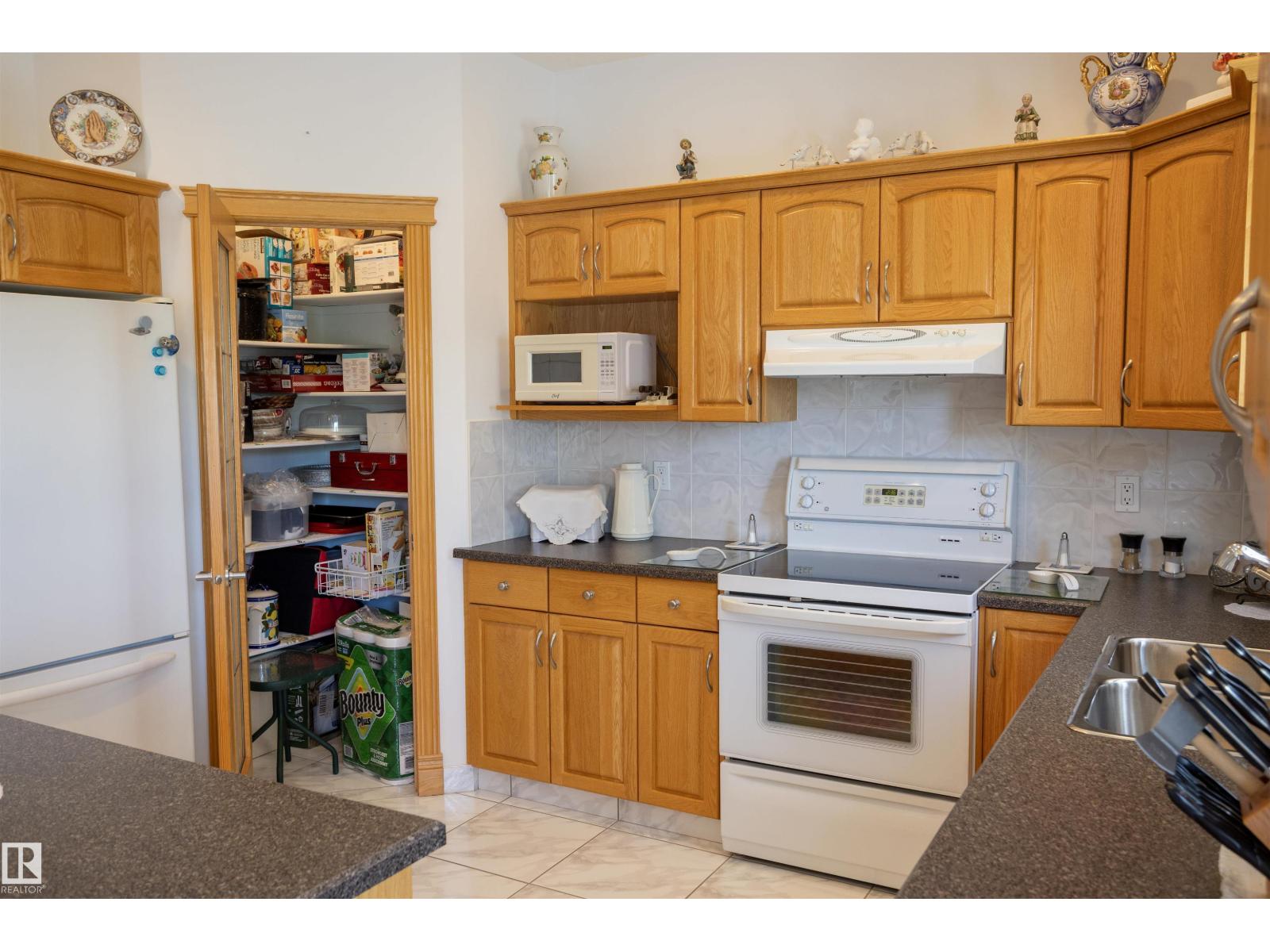 6407 163 AV NW - 18