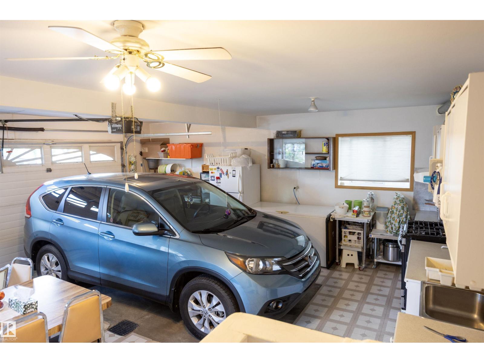6407 163 AV NW - 55