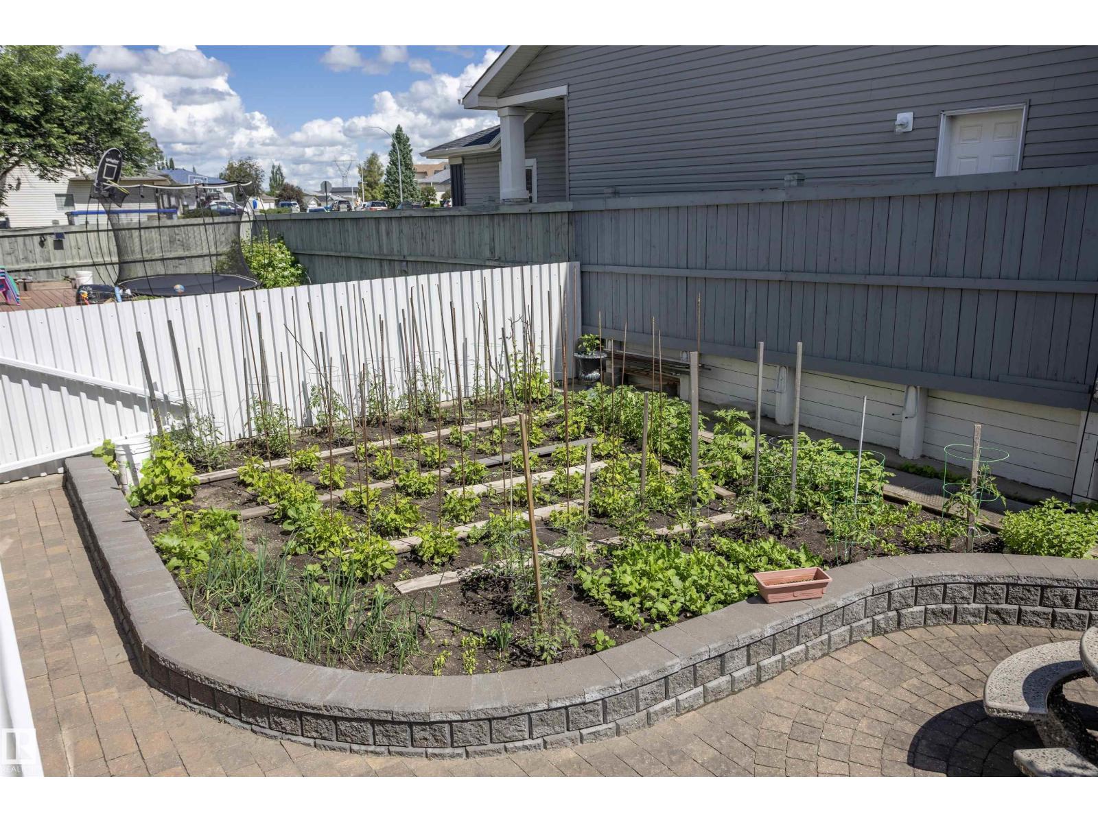 6407 163 AV NW - 60