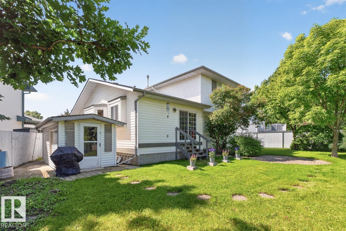 135 MEADOWVIEW DR — photo 40